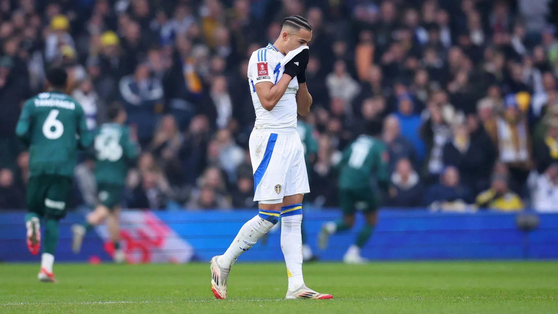 Chân dung tiền đạo trẻ Mateo Joseph trong màu áo Leeds United