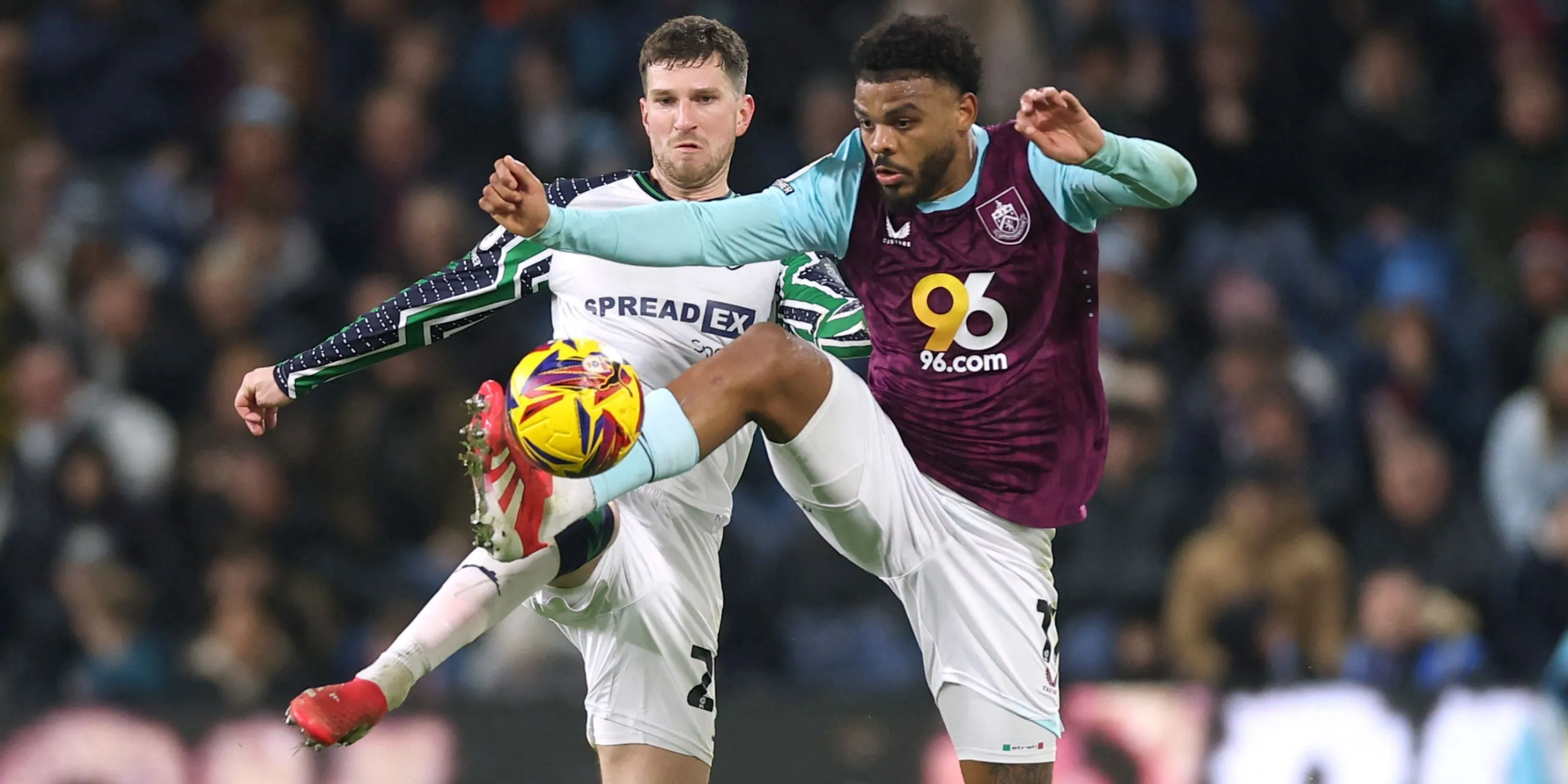 Chris Mepham trong màu áo Sunderland thi đấu ở Championship