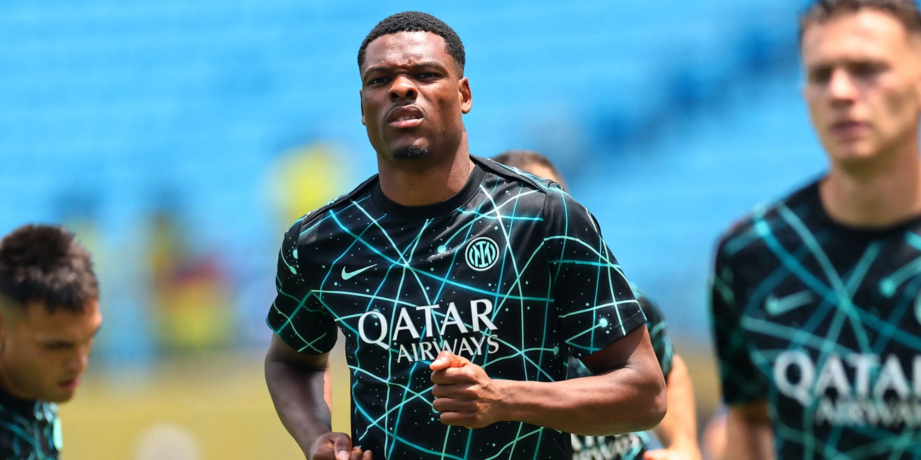 Denzel Dumfries trong màu áo Inter Milan, mục tiêu chuyển nhượng hàng đầu của Man City
