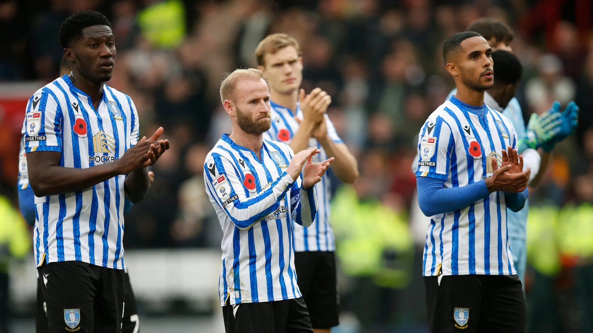 Đội trưởng Barry Bannan và các cầu thủ Sheffield Wednesday trong buổi tập, minh họa tình hình đội hình hiện tại.