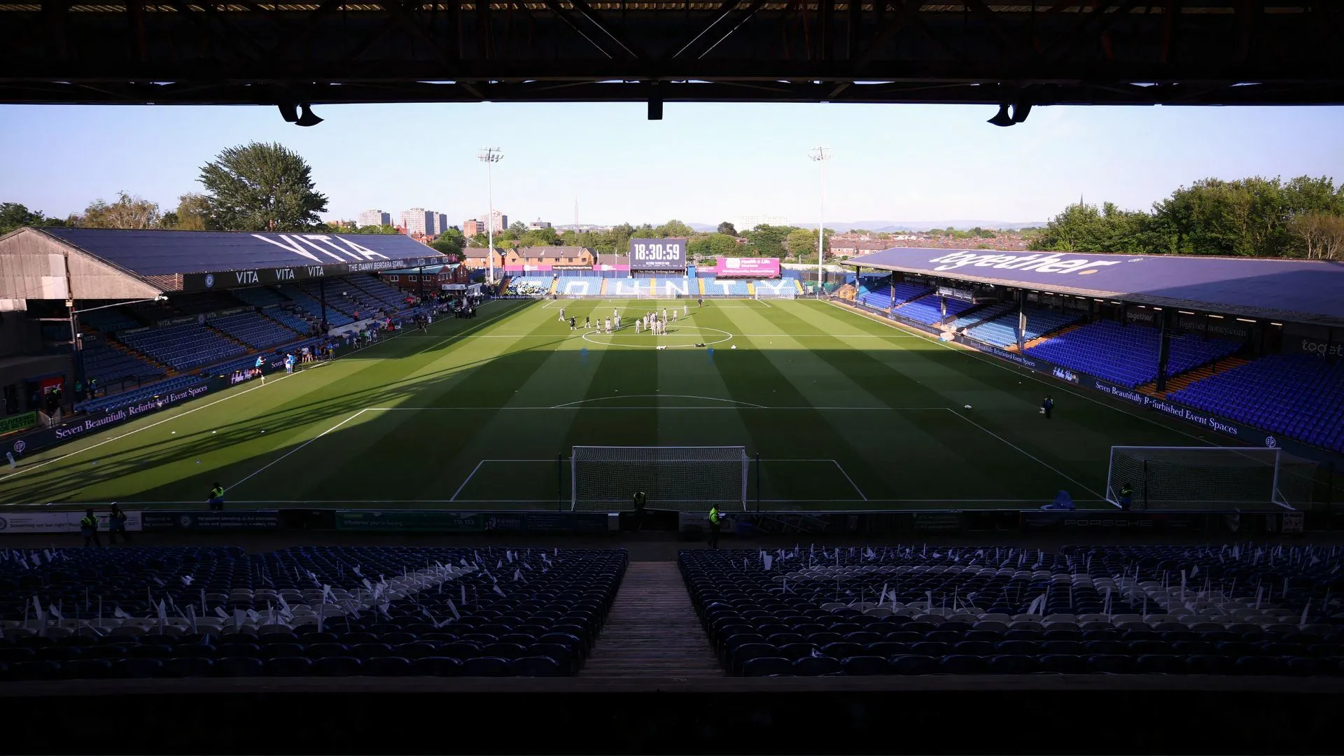 Góc nhìn chung về sân vận động Edgeley Park của Stockport County