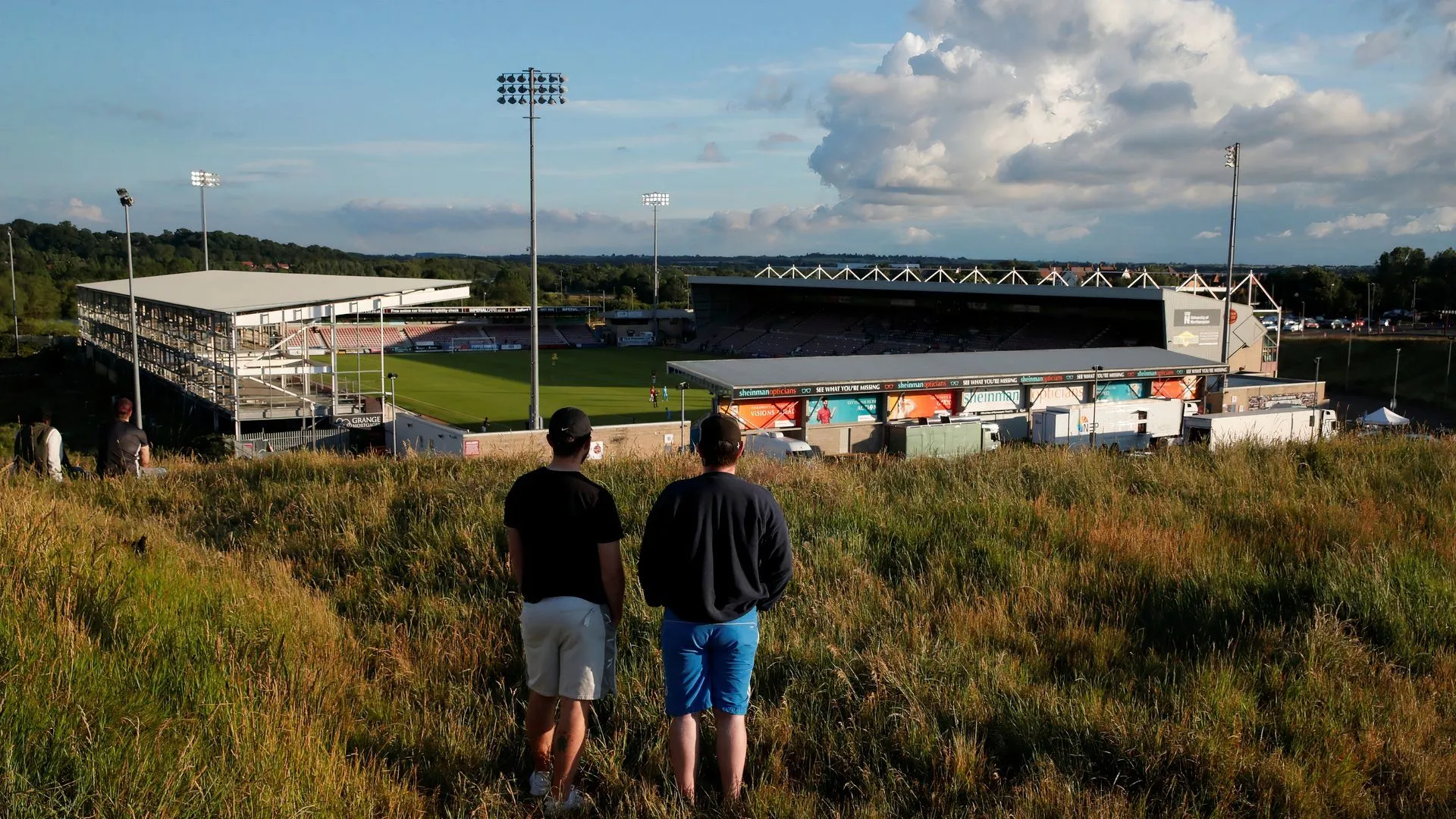 Góc nhìn sân Sixfields Stadium của Northampton Town