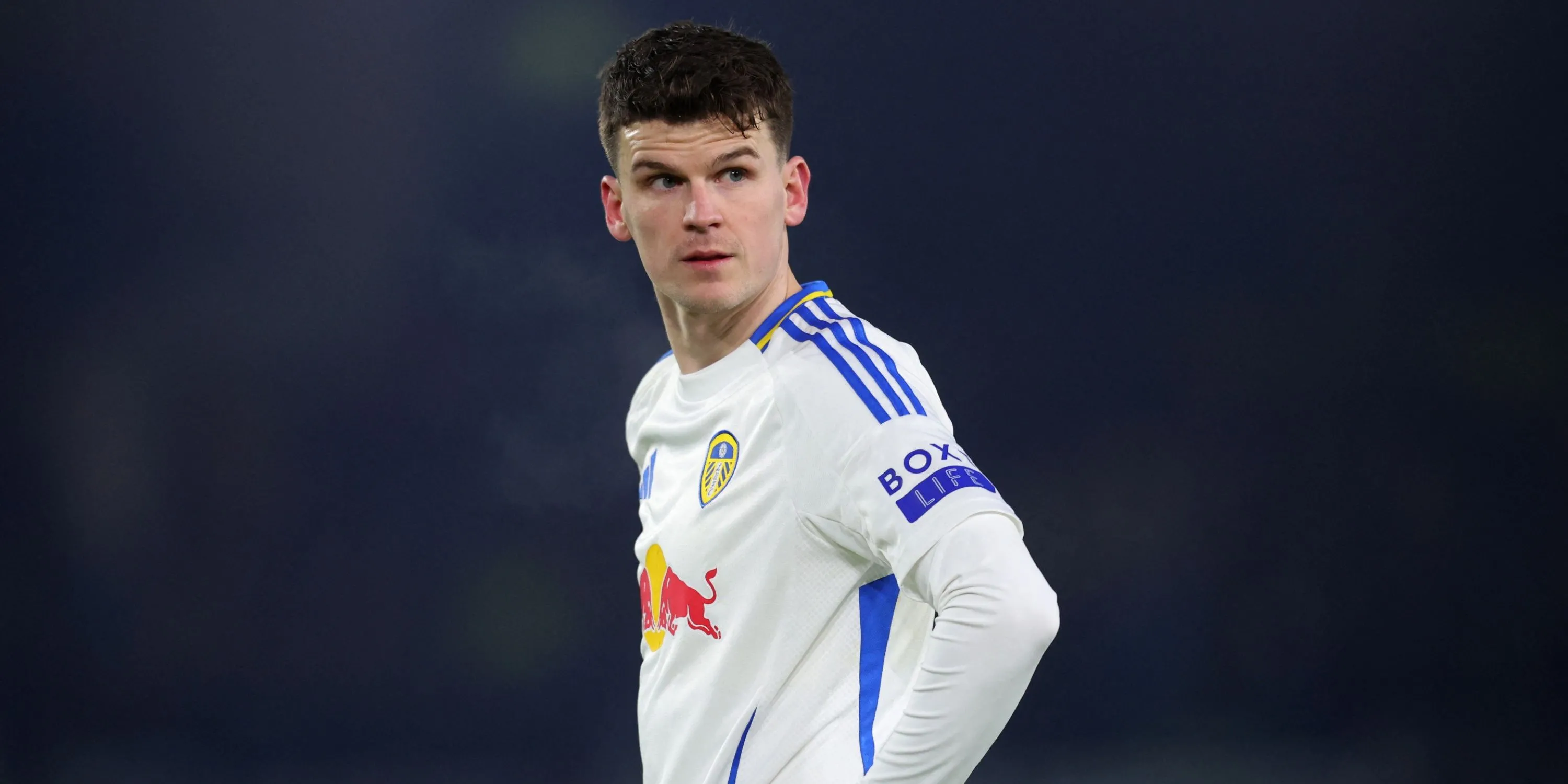 Hậu vệ Sam Byram thi đấu cho Leeds United