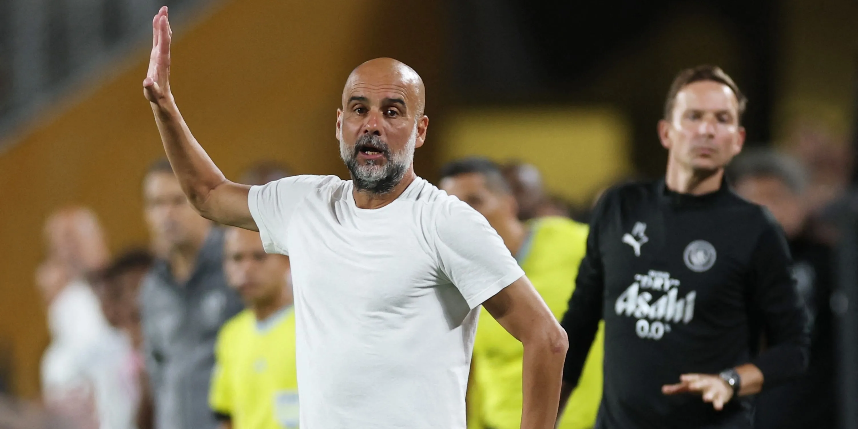 HLV Pep Guardiola phản ứng trong bối cảnh chuyển nhượng bận rộn của Man City