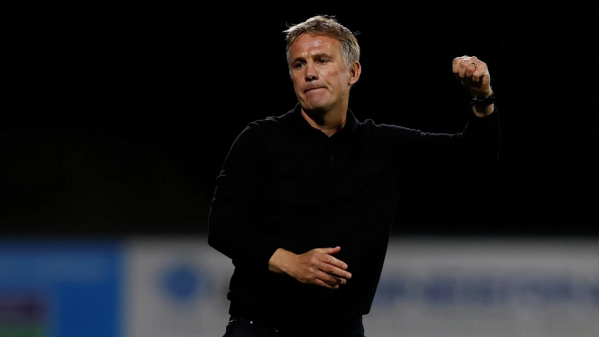 Huấn luyện viên Phil Parkinson của Wrexham thể hiện niềm vui sau thành công thăng hạng