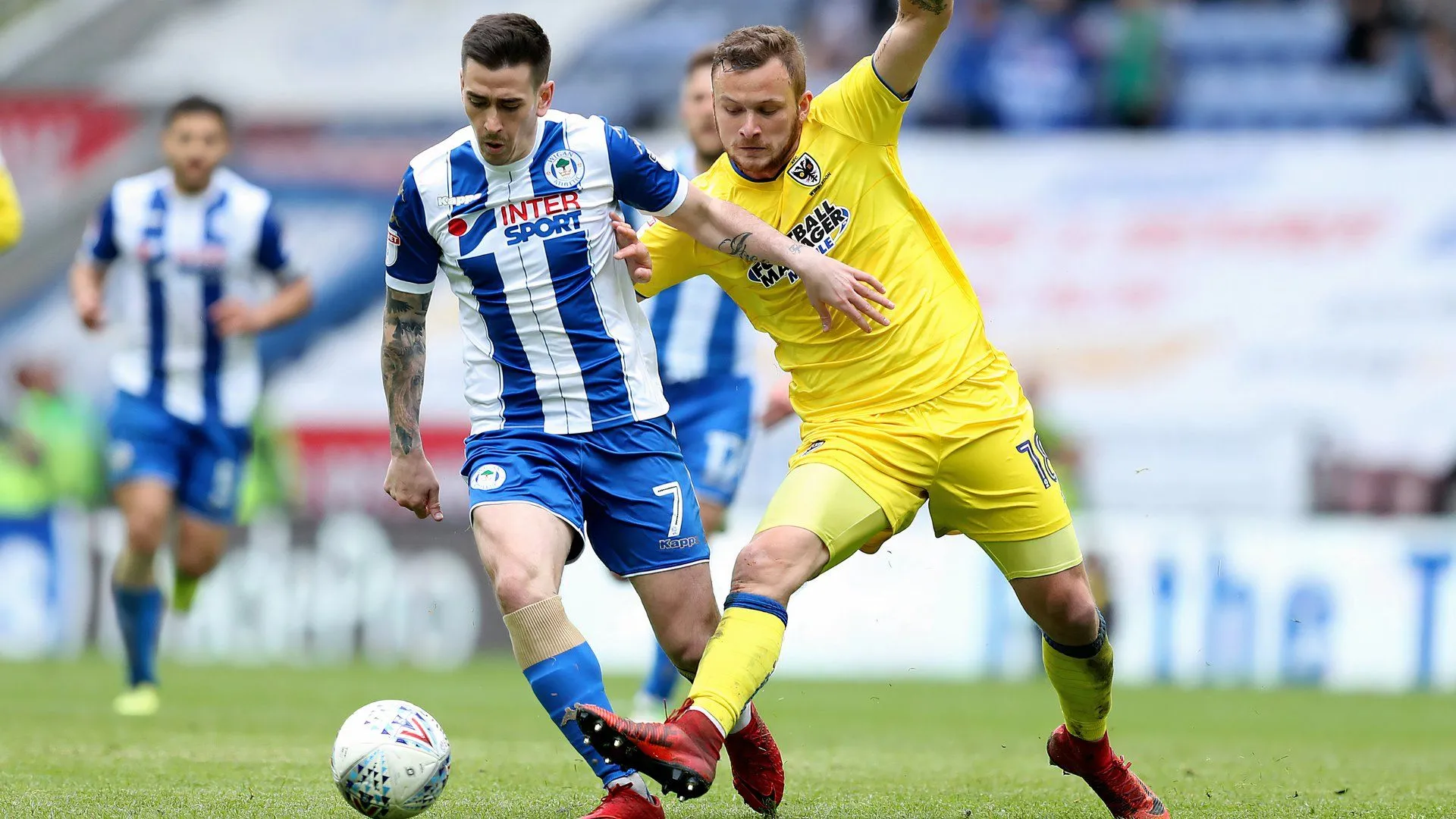 Jamie Walker trong trận đấu cho Wigan Athletic gặp AFC Wimbledon