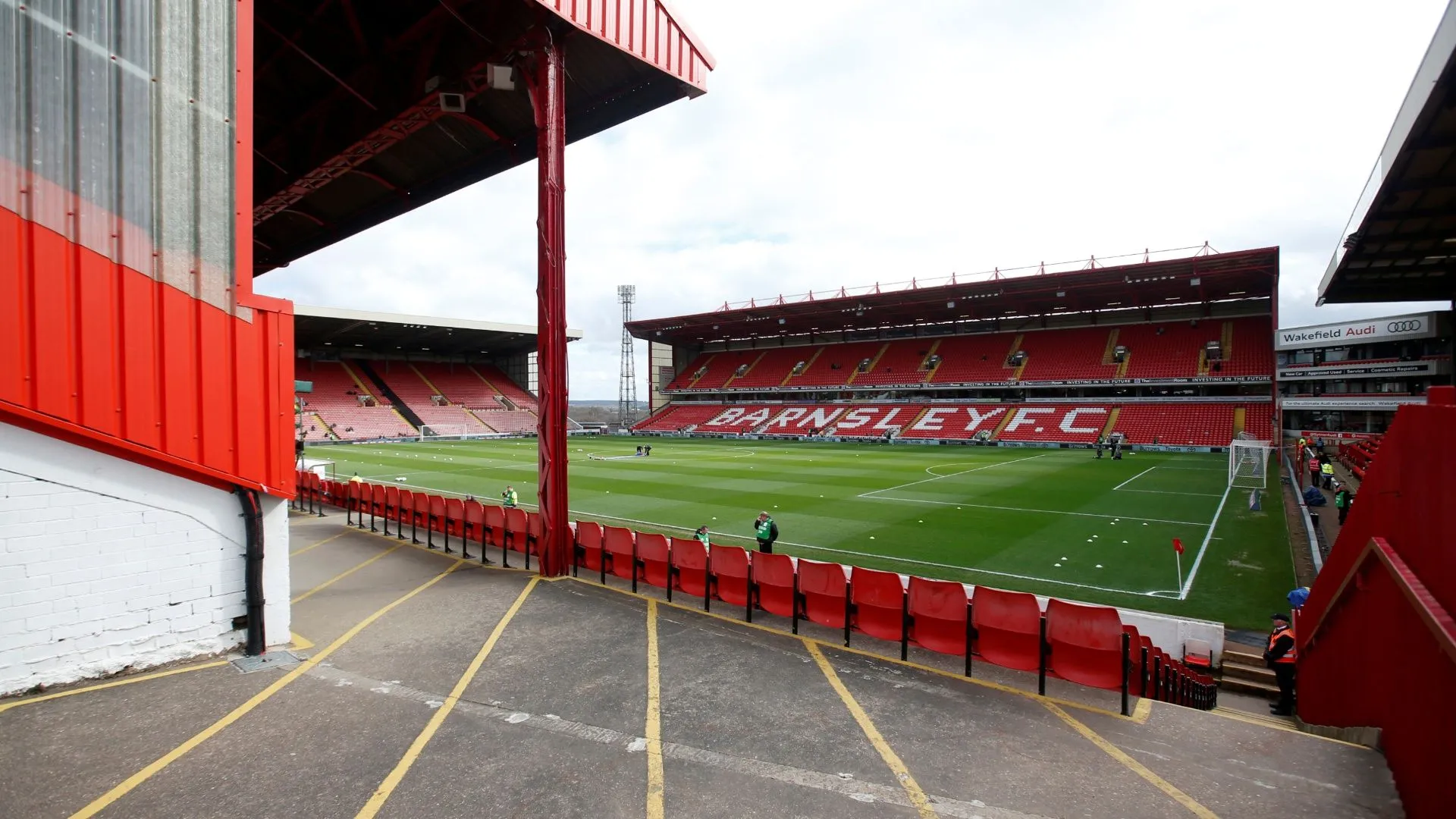 Sân vận động Oakwell, mái nhà của CLB Barnsley, nơi đang đối mặt nhiều thách thức ở League One mùa giải tới.