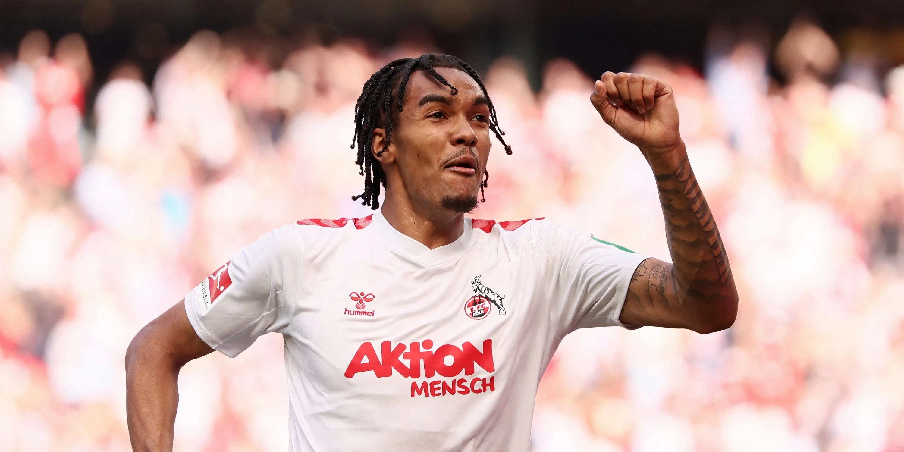 Tiền đạo Damion Downs thi đấu trong màu áo câu lạc bộ FC Koln