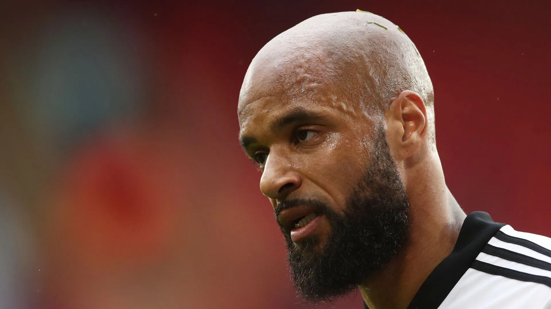 Tiền đạo David McGoldrick trong buổi ra mắt Barnsley