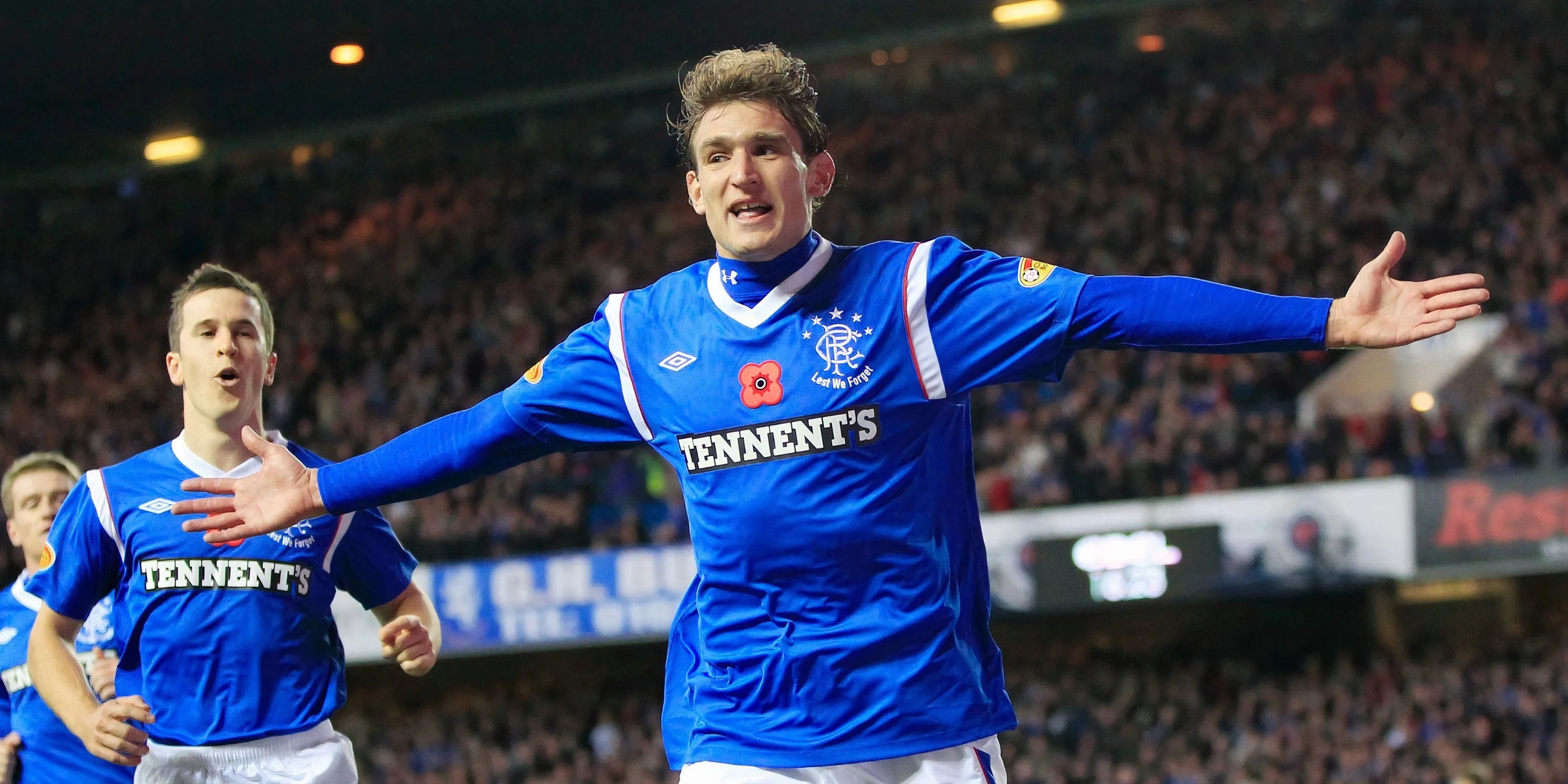 Tiền đạo Nikica Jelavic thời còn thi đấu cho Rangers tại SPFL