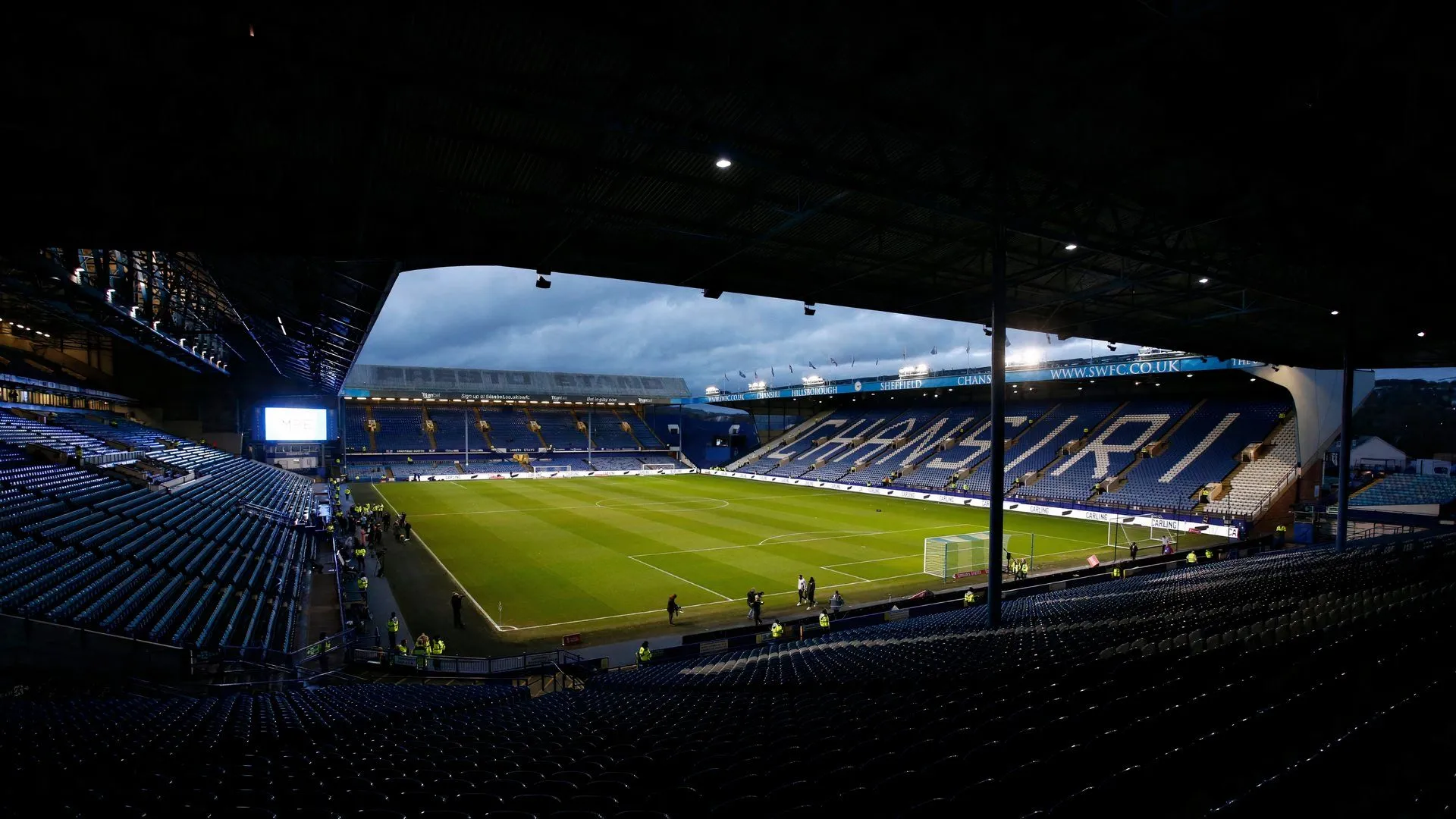 Toàn cảnh sân vận động Hillsborough, mái nhà của Sheffield Wednesday, đang chìm trong khủng hoảng