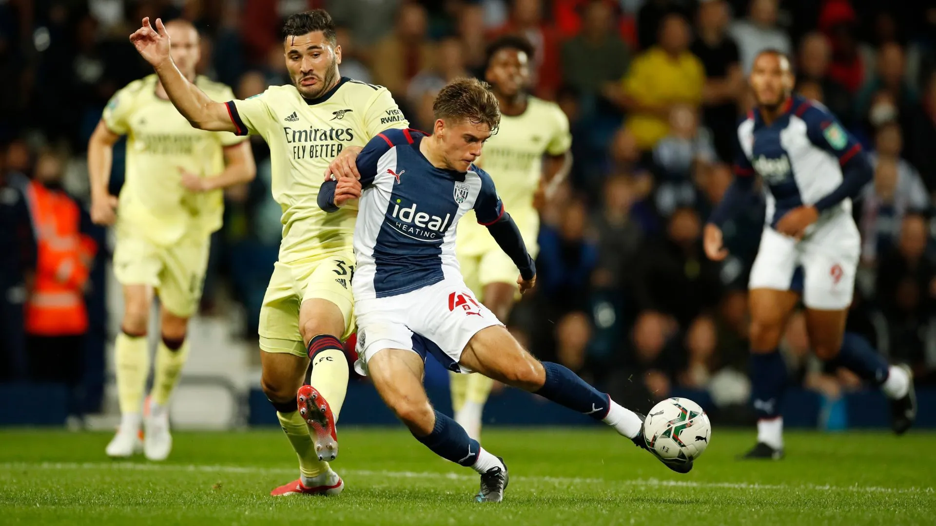 Tom Fellows trên sân cỏ trong màu áo West Bromwich Albion