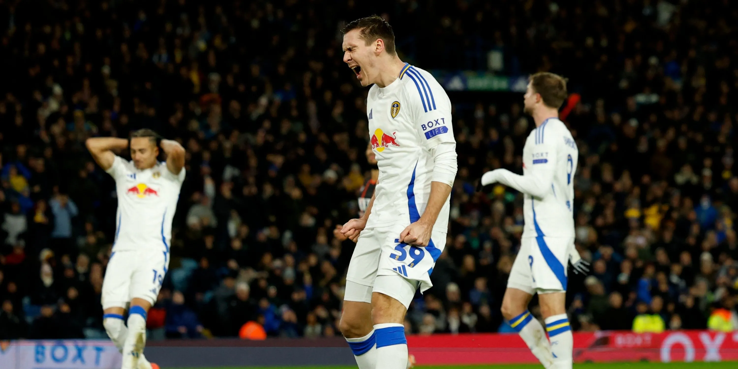 Trung vệ Max Wober trong màu áo Leeds United tại Premier League