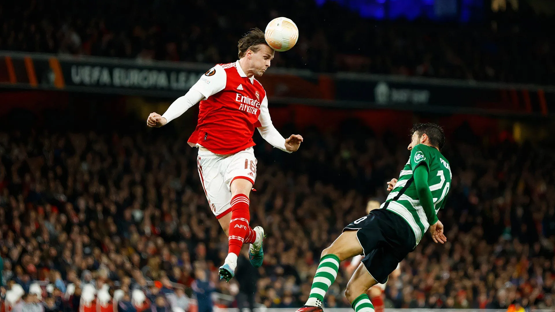 Trung vệ Rob Holding trong màu áo Crystal Palace, chuẩn bị rời đi trong kỳ chuyển nhượng hè.