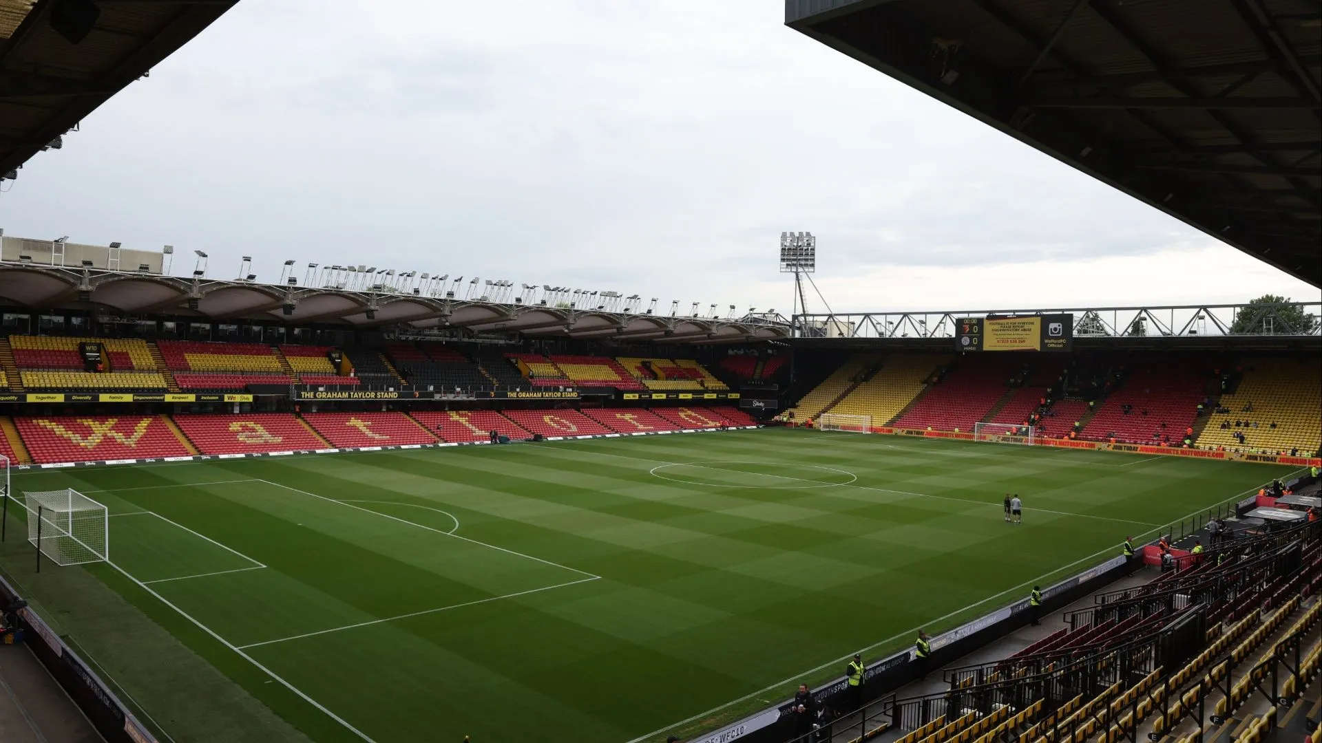 Cổng vào sân vận động Vicarage Road, sân nhà của Watford FC.