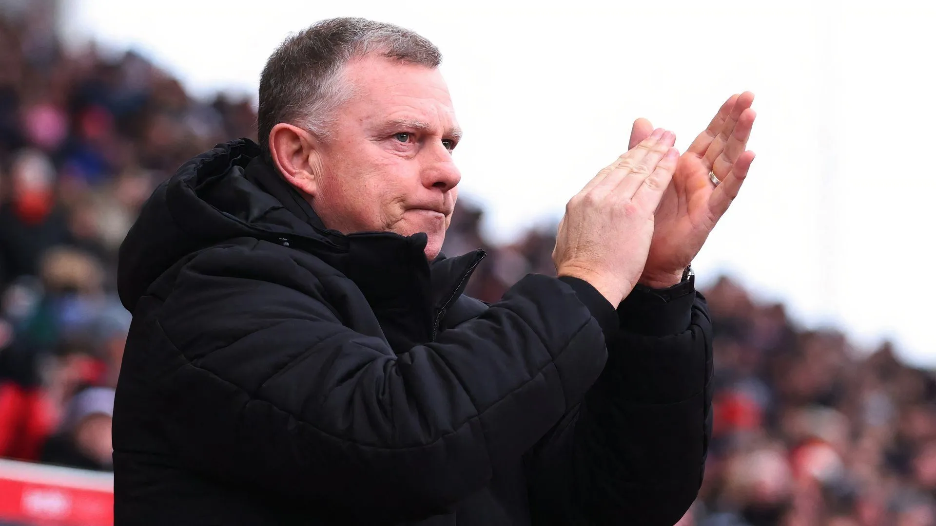 Huấn luyện viên Mark Robins của Stoke City
