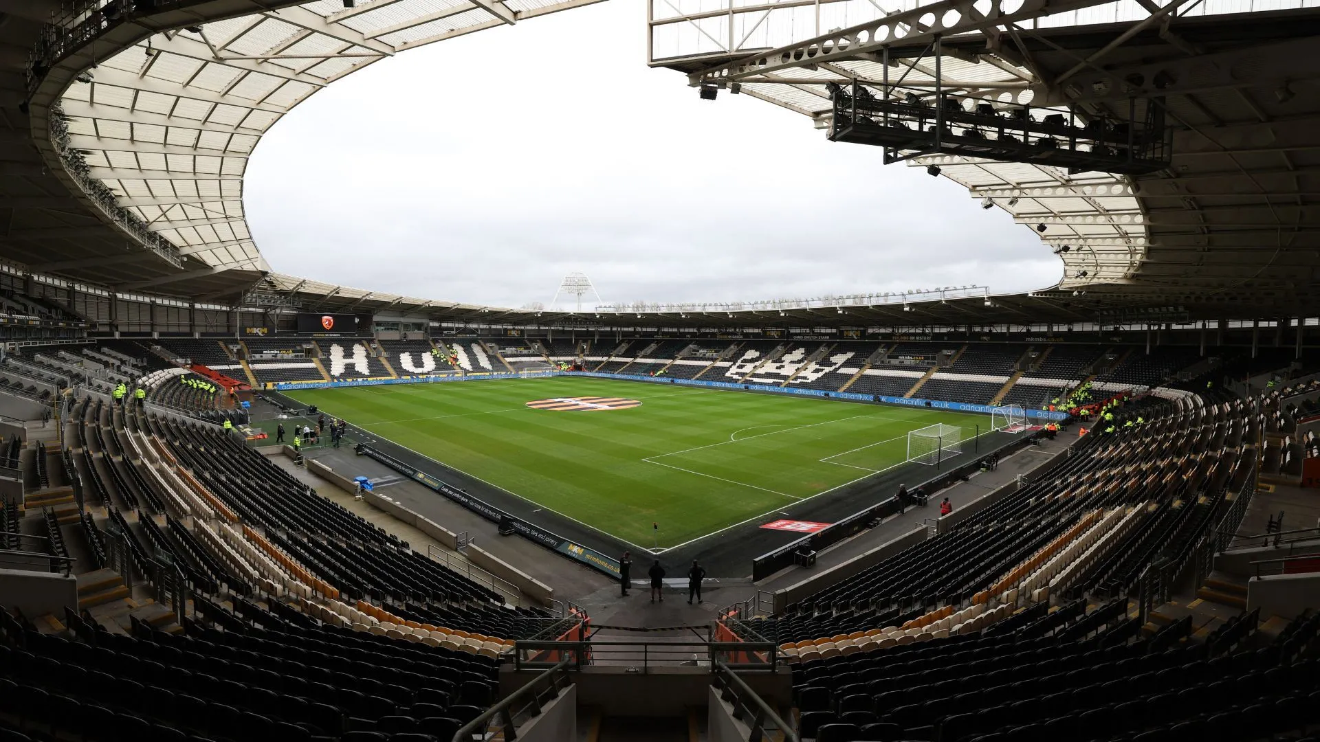Khung cảnh bên ngoài sân vận động MKM Stadium, sân nhà của Hull City.