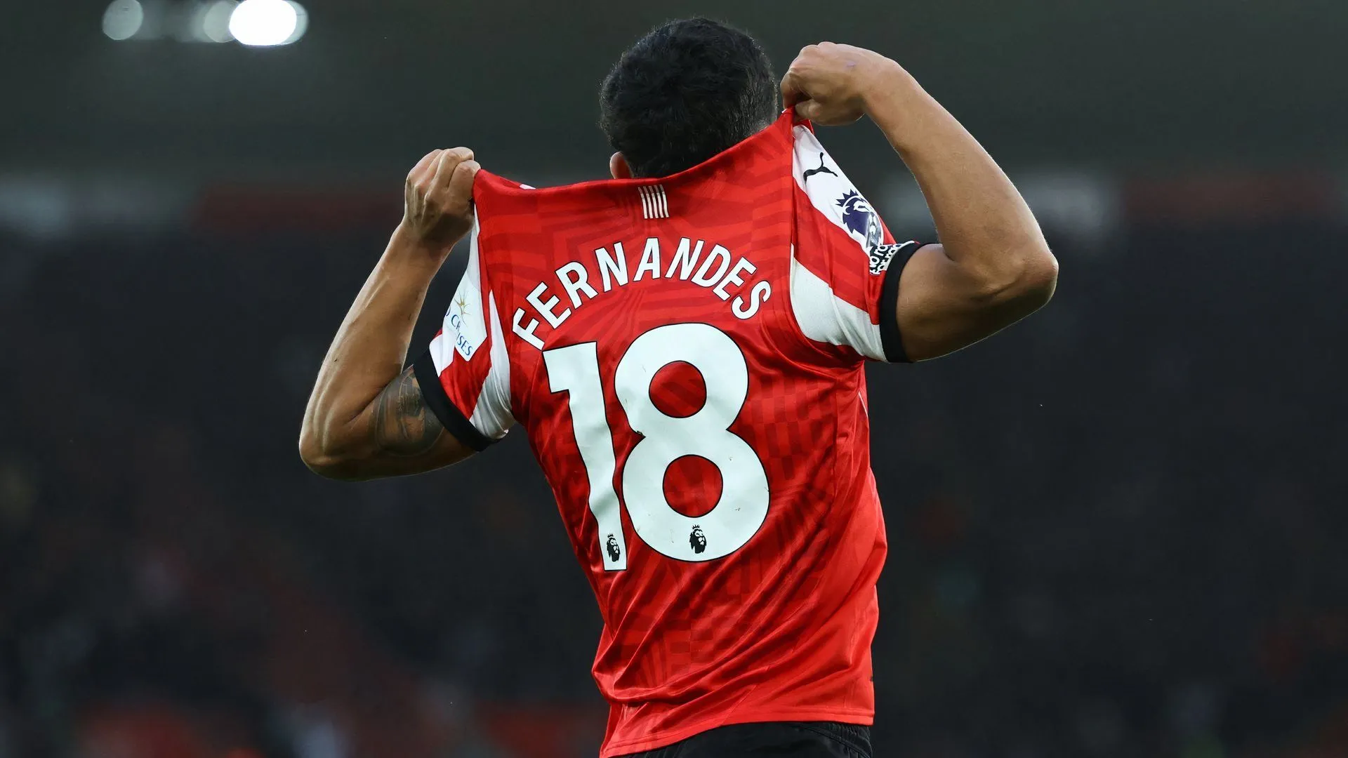 Mateus Fernandes ăn mừng bàn thắng, minh chứng cho tài năng và tầm quan trọng của anh với Southampton trước tin đồn chuyển nhượng.