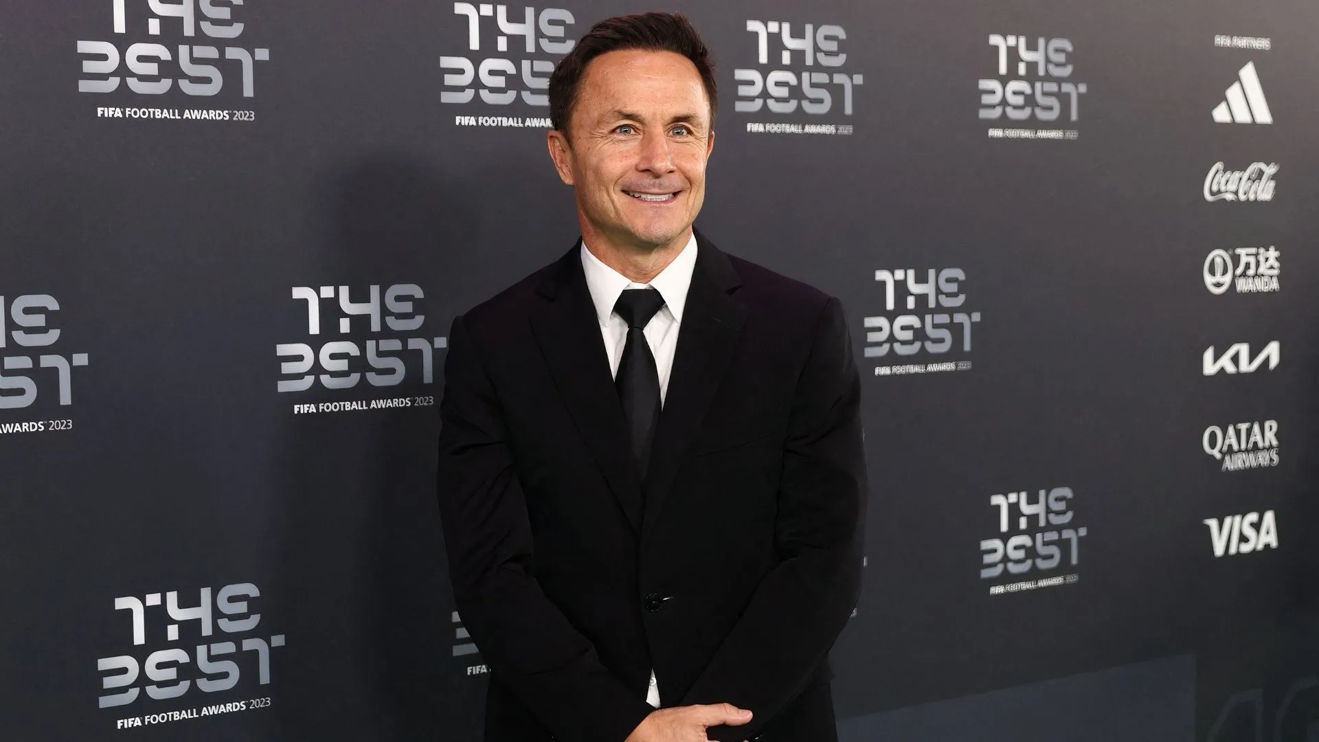 Cựu cầu thủ Anh Dennis Wise bình luận về chiến lược chuyển nhượng của Millwall