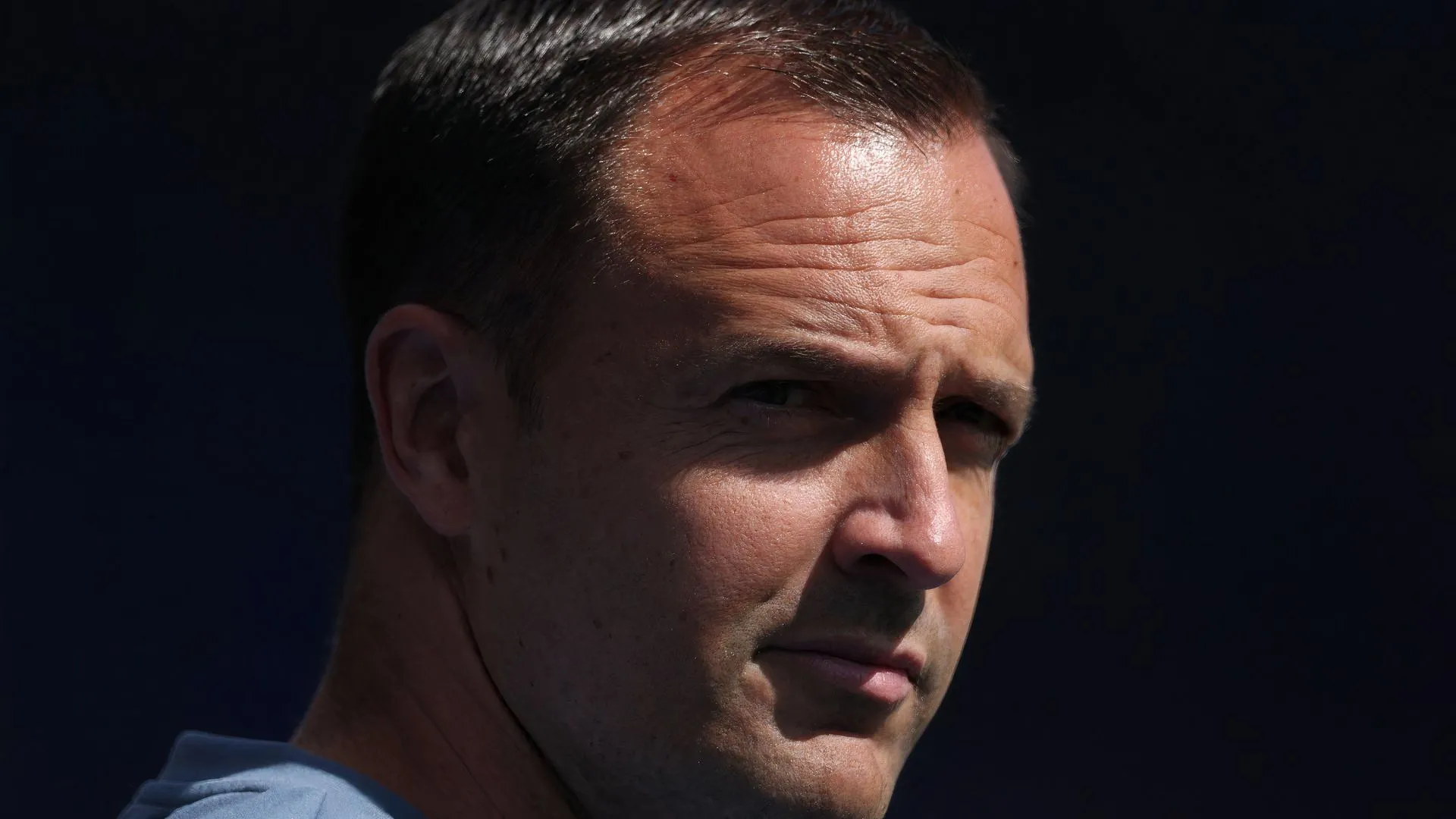HLV Chris Davies của Birmingham City trong trận đấu