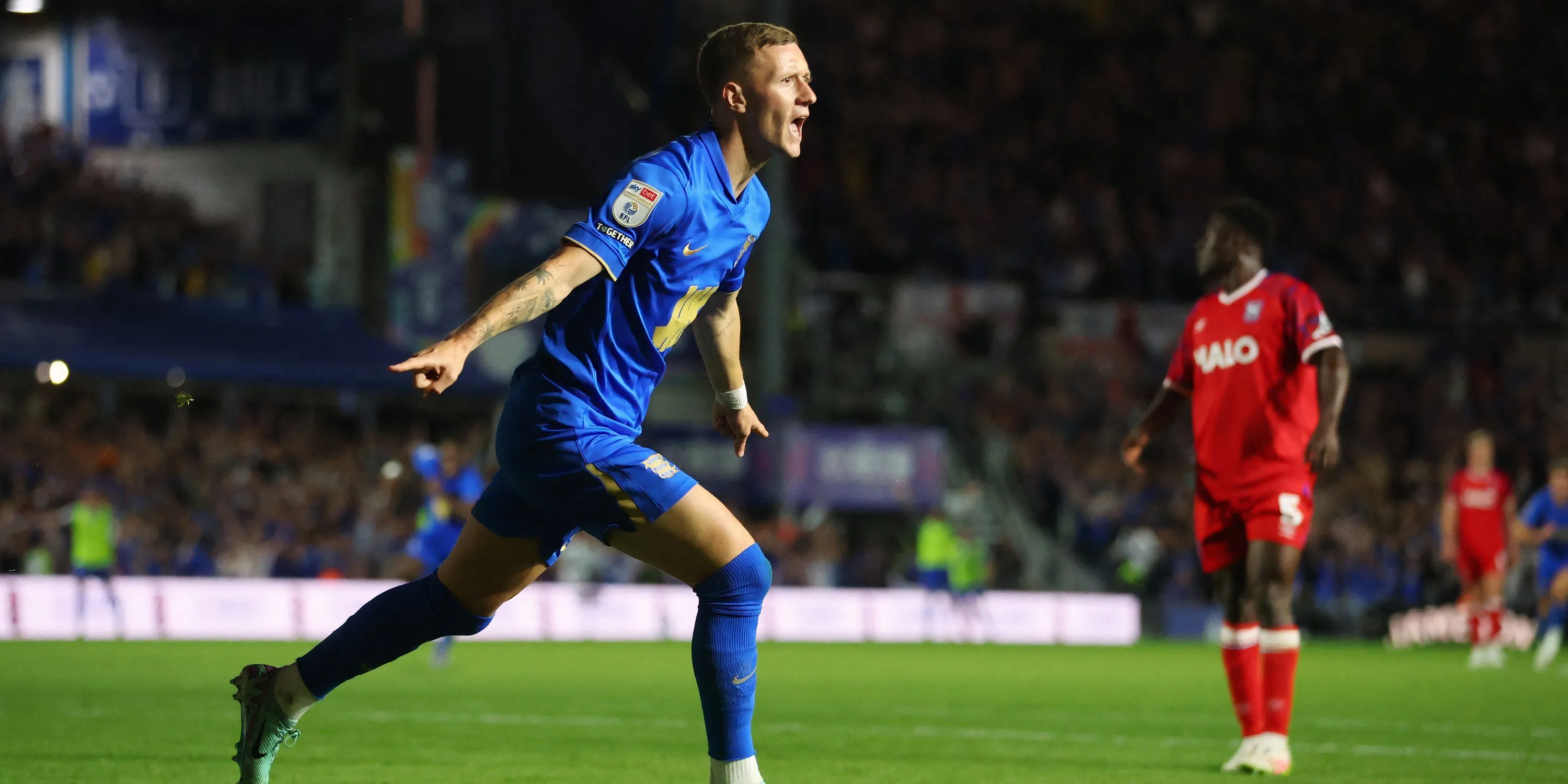 Tiền đạo Jay Stansfield trong màu áo Birmingham City tại sân St Andrew's