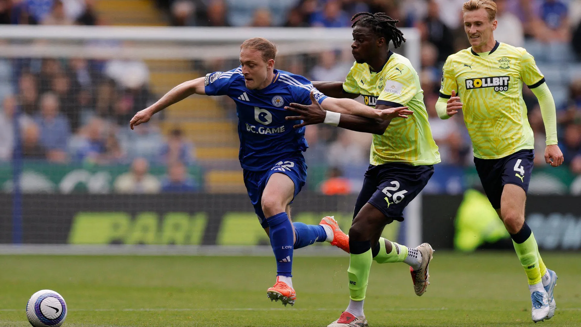 Tiền vệ Oliver Skipp trong màu áo Leicester City