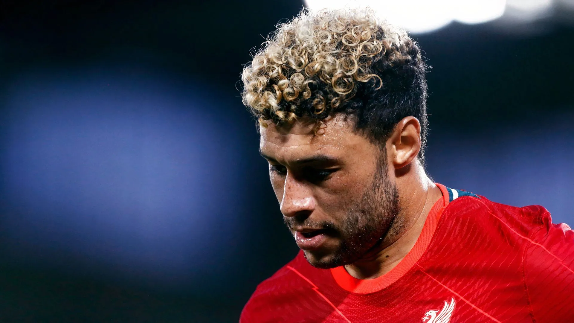 Alex Oxlade-Chamberlain sở hữu kinh nghiệm Premier League và Champions League, lựa chọn tấn công cho CLB Championship