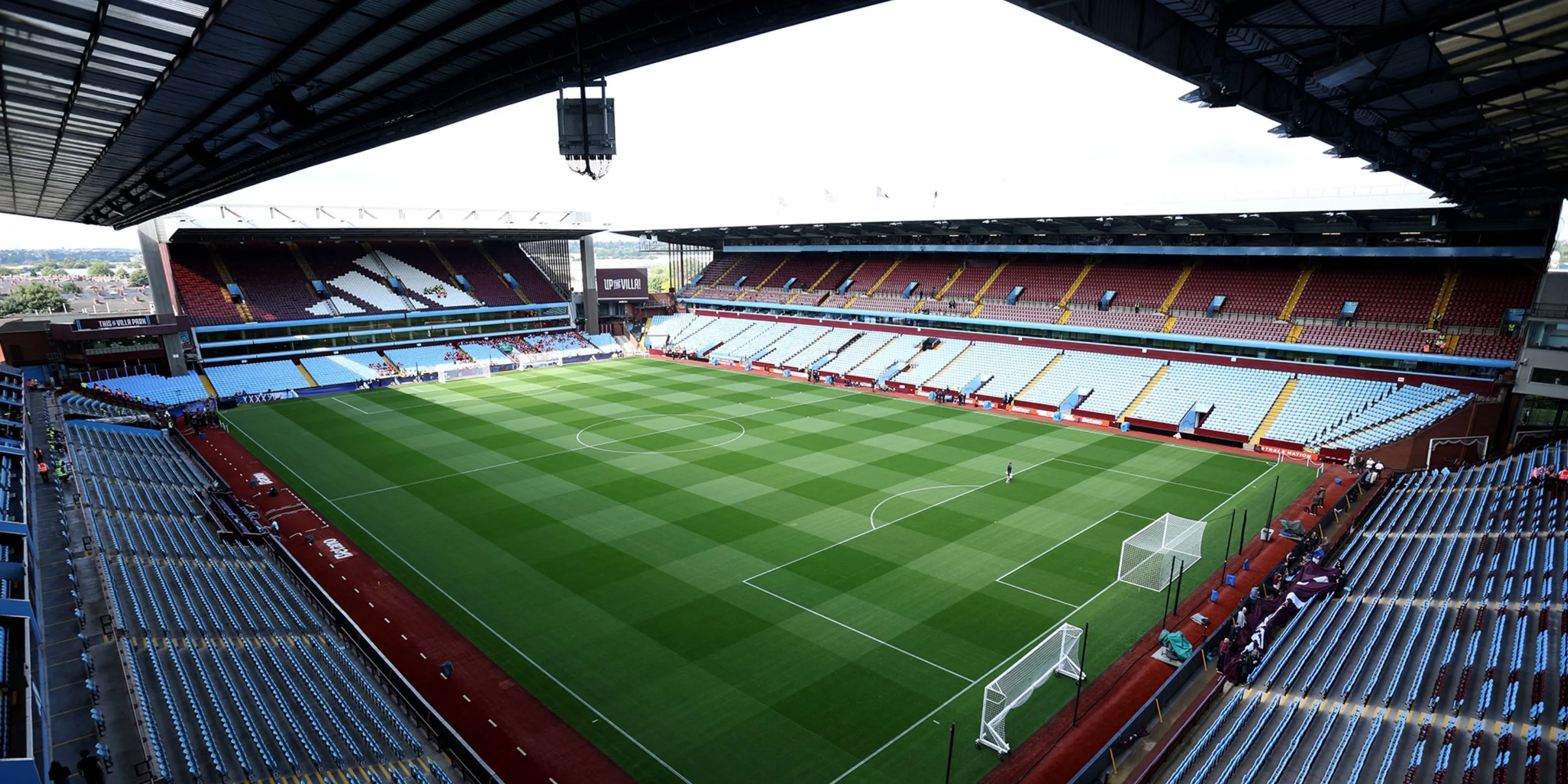 CĐV xô xát tại Bloomfield Stadium, cảnh an ninh và pháo sáng trong derby Tel Aviv