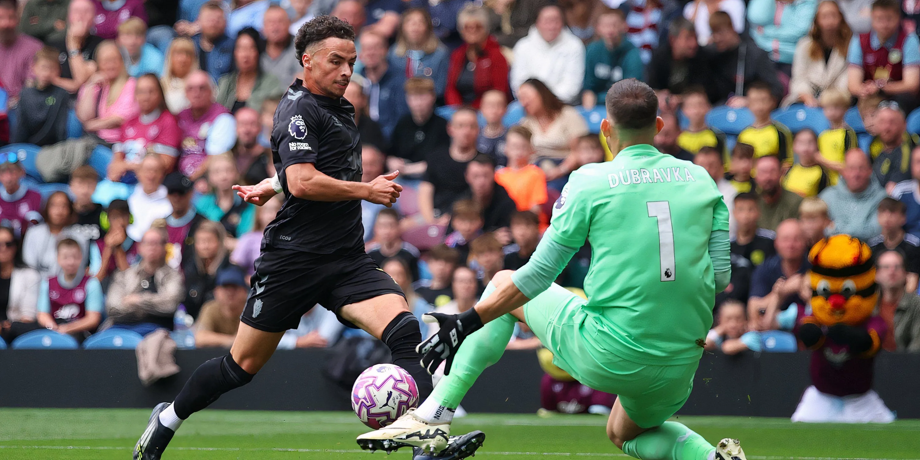 Chemsdine Talbi trong màu áo Sunderland, phương án tấn công nhanh và gây đột biến thay thế Traoré