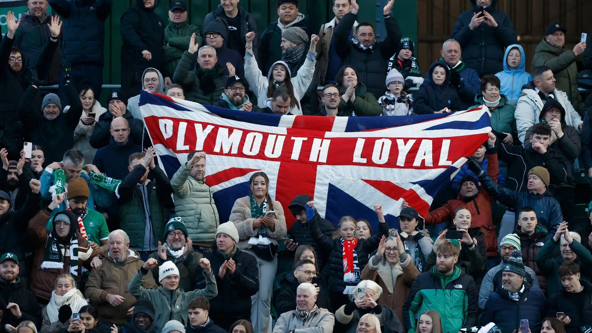 Cổ động viên Plymouth Argyle bày tỏ sự thất vọng và yêu cầu thay đổi ở thượng tầng câu lạc bộ