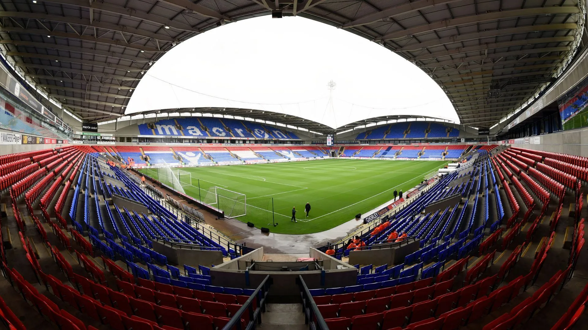 Cozier-Duberry ăn mừng bàn thắng quyết định cho Bolton, pha sút xa đẹp mắt giúp đội thắng Cardiff