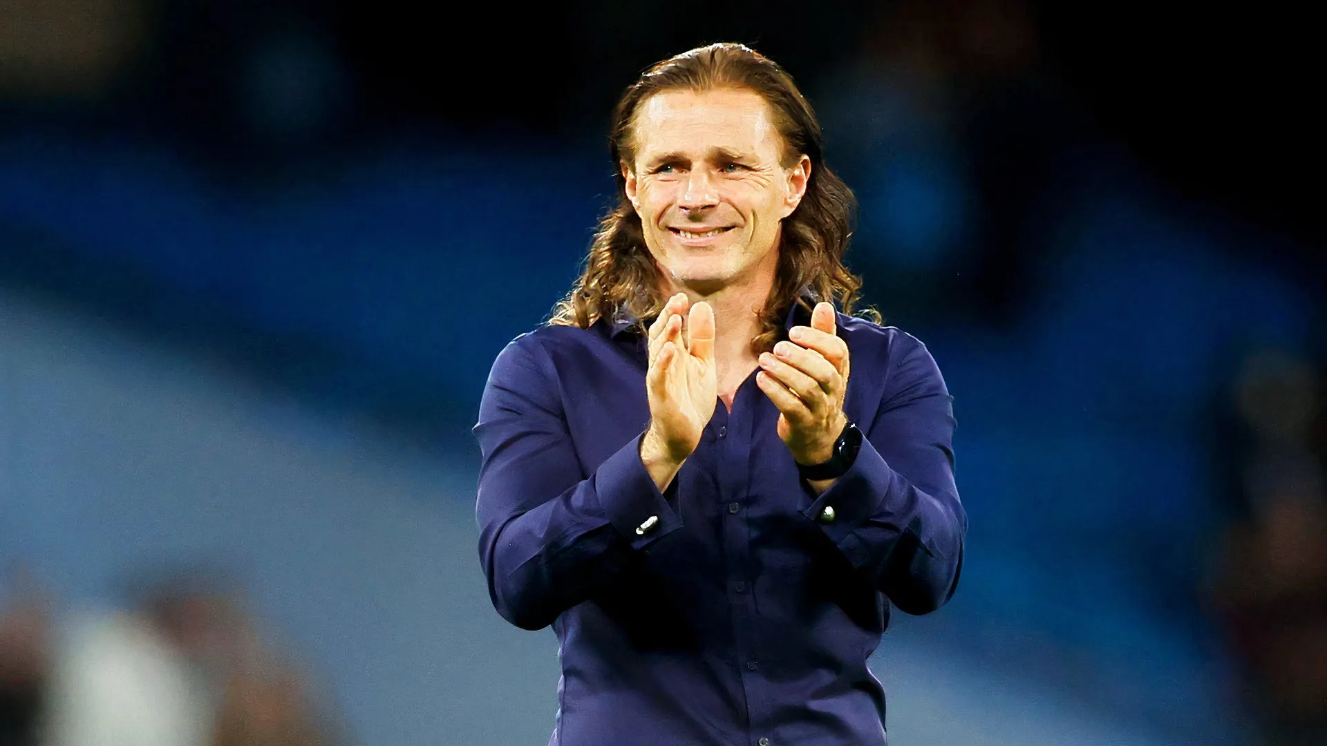 Gareth Ainsworth — ứng viên có kinh nghiệm thăng hạng với Wycombe