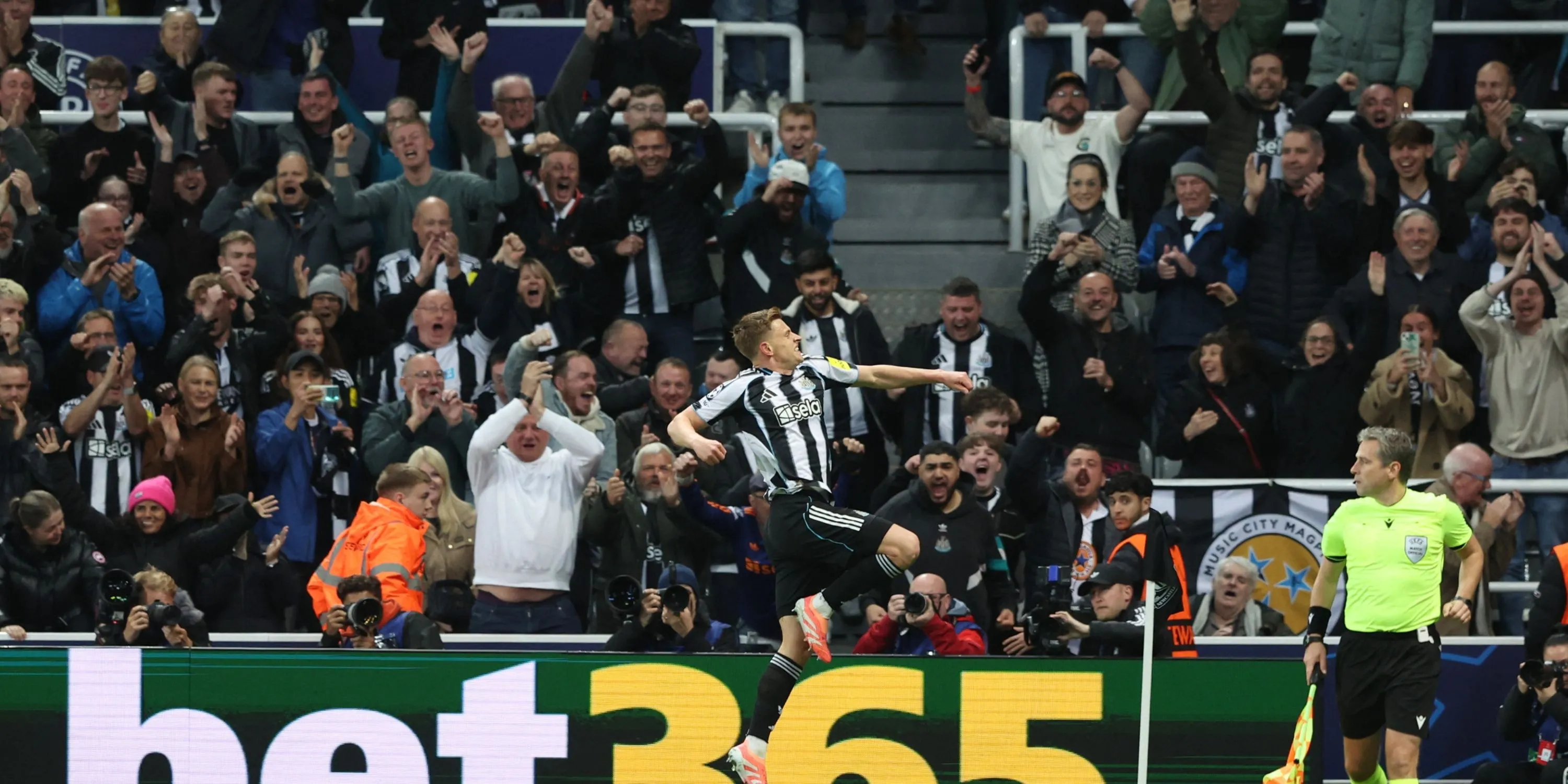 Jacob Murphy: Niềm “người hùng thầm lặng” của Newcastle trước Fulham 16 Harvey Barnes có phong độ tốt, đóng góp bàn thắng cho Newcastle