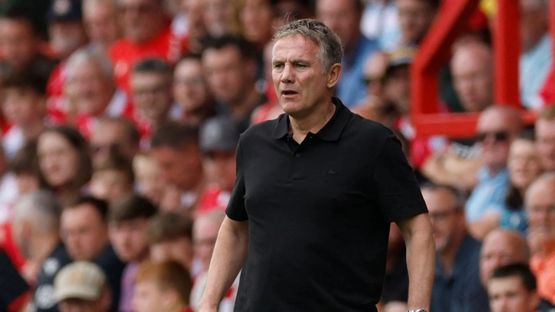 HLV Phil Parkinson dẫn dắt Wrexham trong mùa giải trở lại Championship, Windass là một trong những tân binh quan trọng