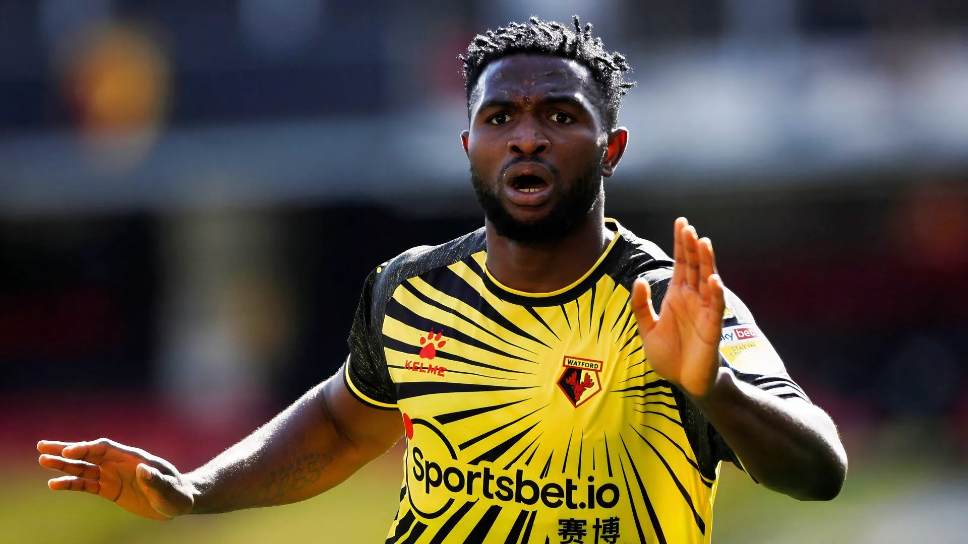 Isaac Success, tiền đạo từng khoác áo Watford và Udinese, mục tiêu tấn công miễn phí cho Championship
