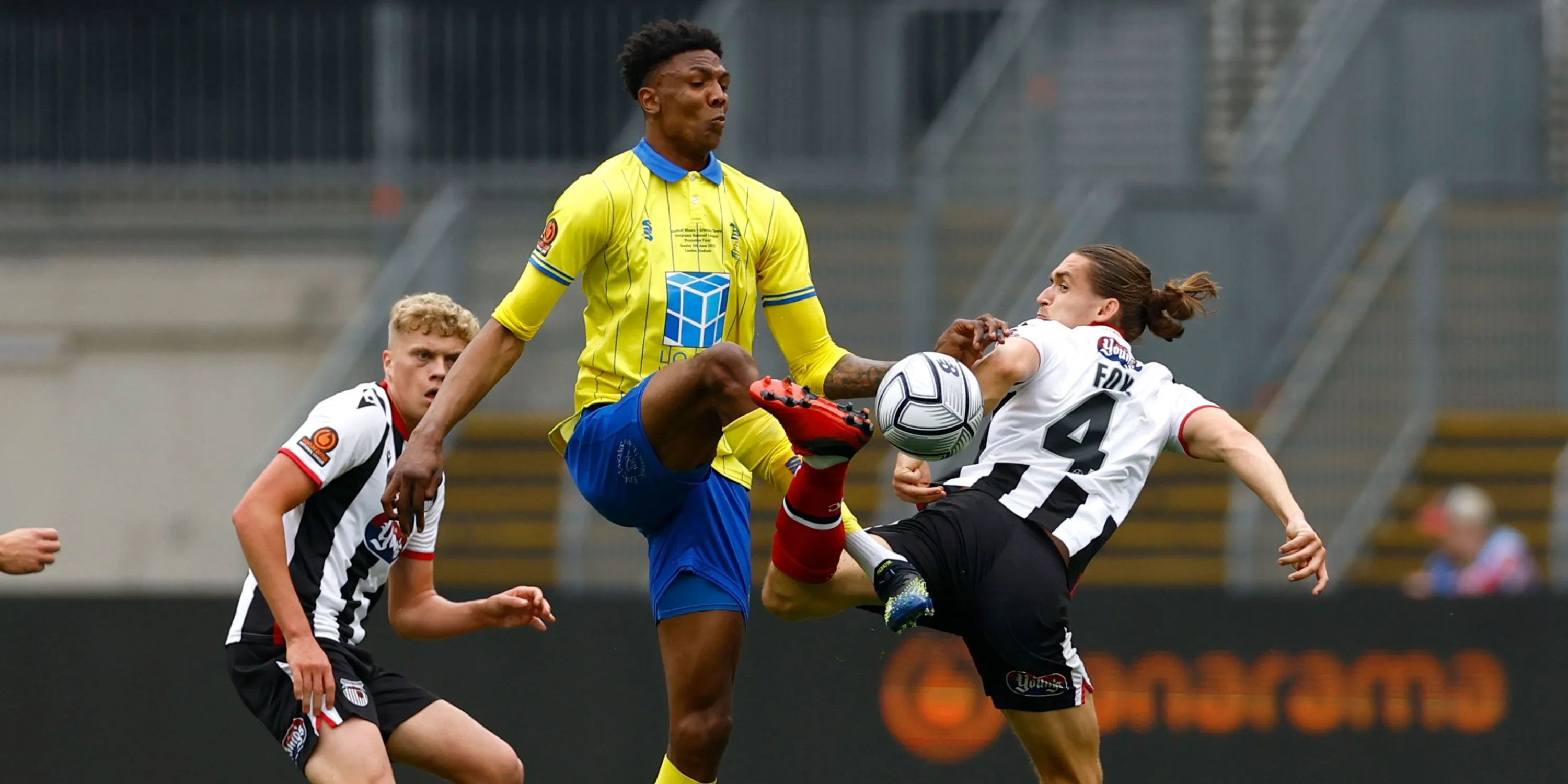 Kyle Hudlin, tiền đạo cao 2.06m có quãng thời gian chơi ở giải hạng Nhất Anh trước khi tới V.League 1