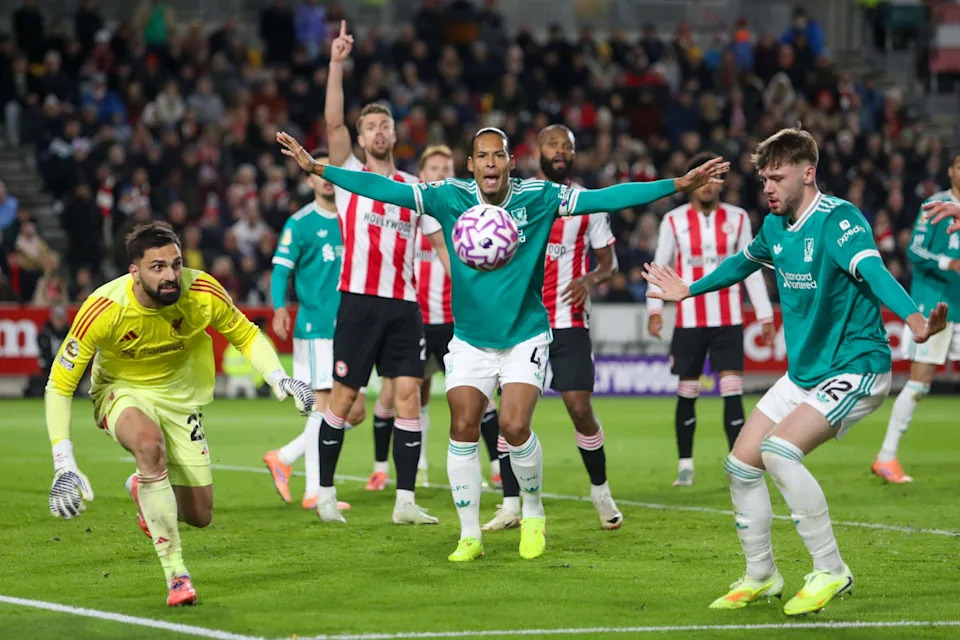 Liverpool Tổn Thất Liên Tiếp: Cựu cầu thủ Premier League Chỉ trích Van Dijk và Konate
