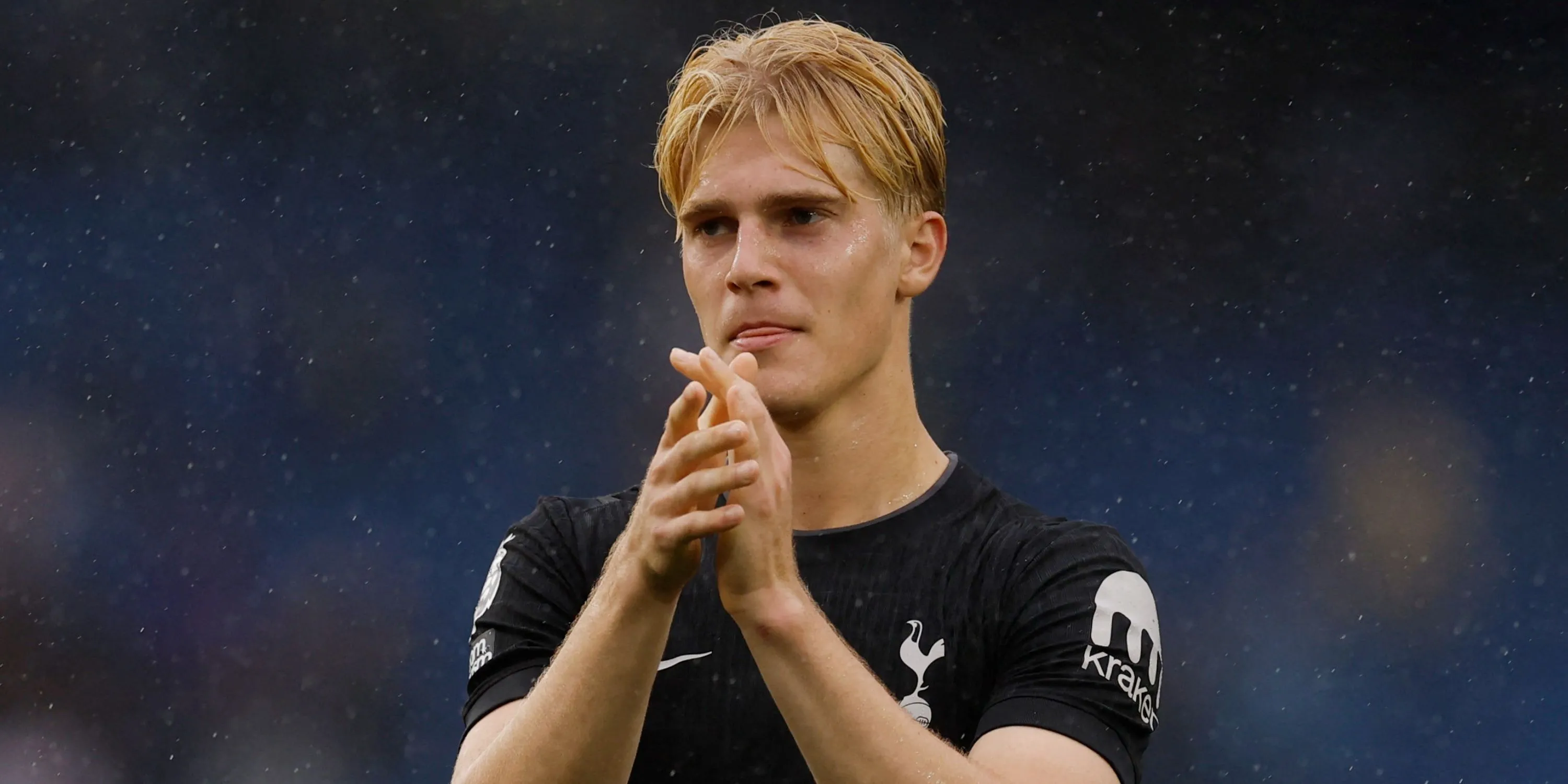 Tottenham: Những tài năng trẻ có thể trở thành “Modrić mới” của Spurs 16 Lucas Bergvall trong màu áo Spurs, tiền vệ trẻ có những đóng góp quan trọng