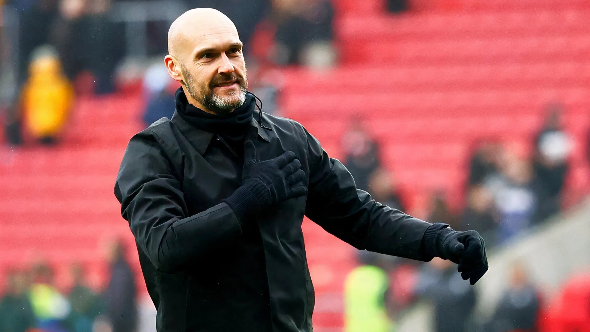Luke Williams và Jon Brady trong tầm ngắm vị trí HLV Peterborough 12 Luke Williams trên băng ghế huấn luyện, ứng viên HLV Peterborough được đề xuất