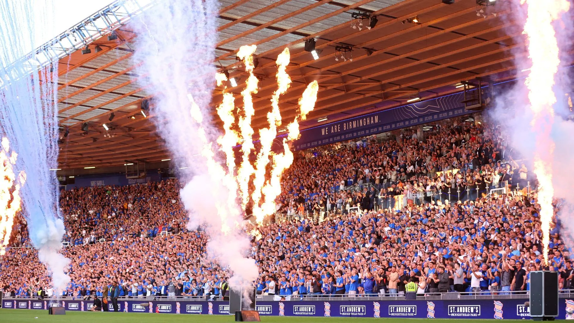 Mặt tiền St Andrew's và ý tưởng thiết kế sân mới lấy cảm hứng công nghiệp