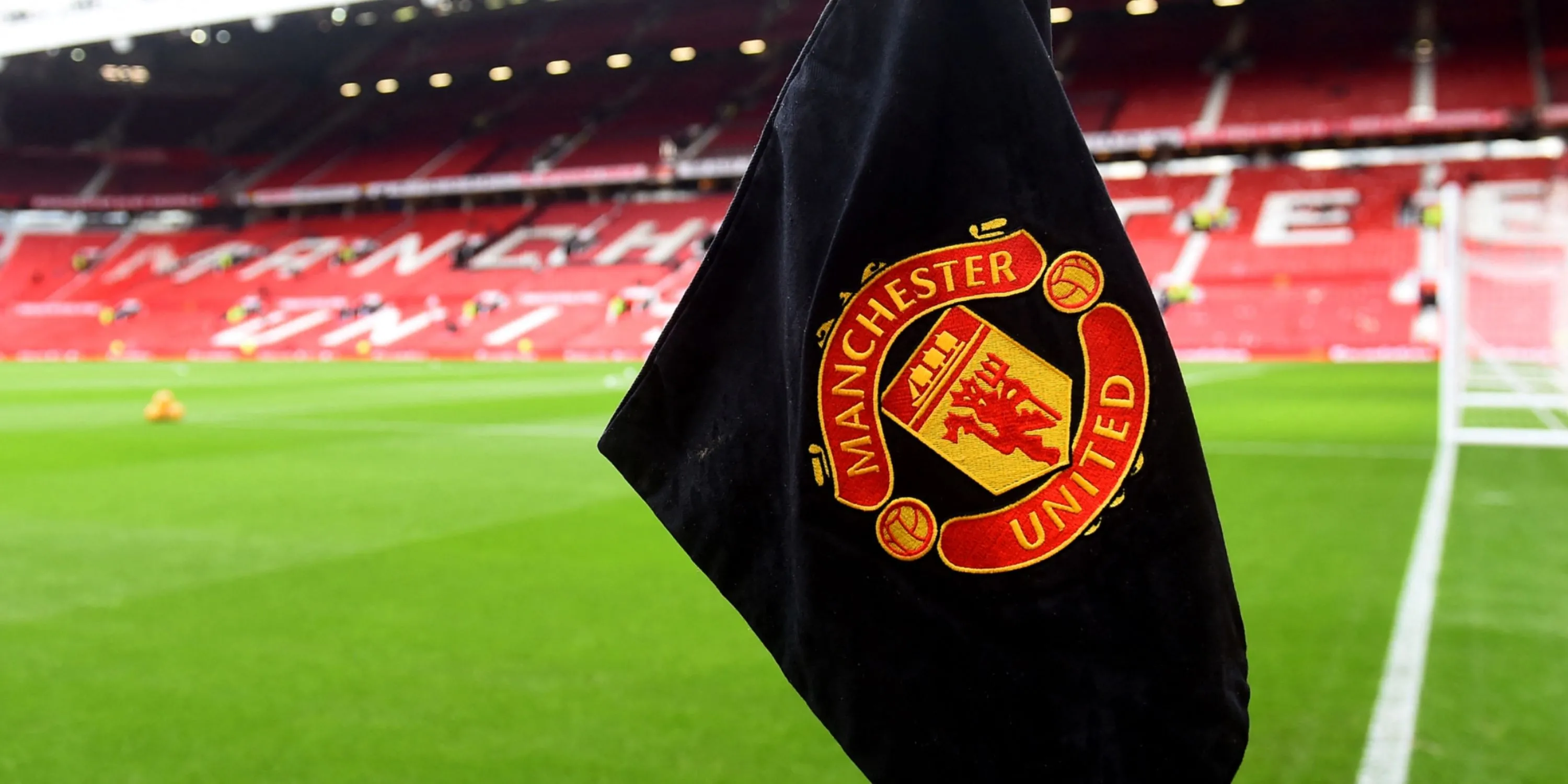 Man United âm thầm theo dõi George Shepherd của Coventry 12 Old Trafford nhìn từ trên cao, sân nhà Manchester United