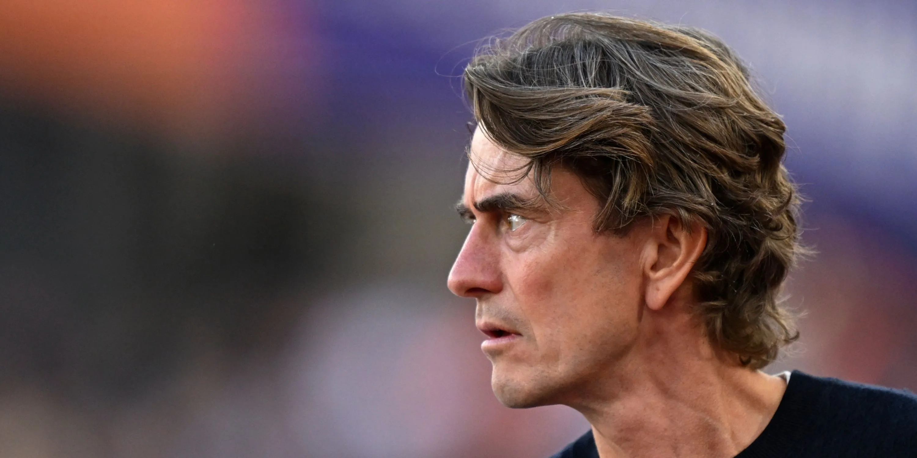 Tottenham: Những tài năng trẻ có thể trở thành “Modrić mới” của Spurs 17 Thomas Frank quan sát các cầu thủ trẻ trong buổi tập, thể hiện chiến lược trẻ hóa của Tottenham