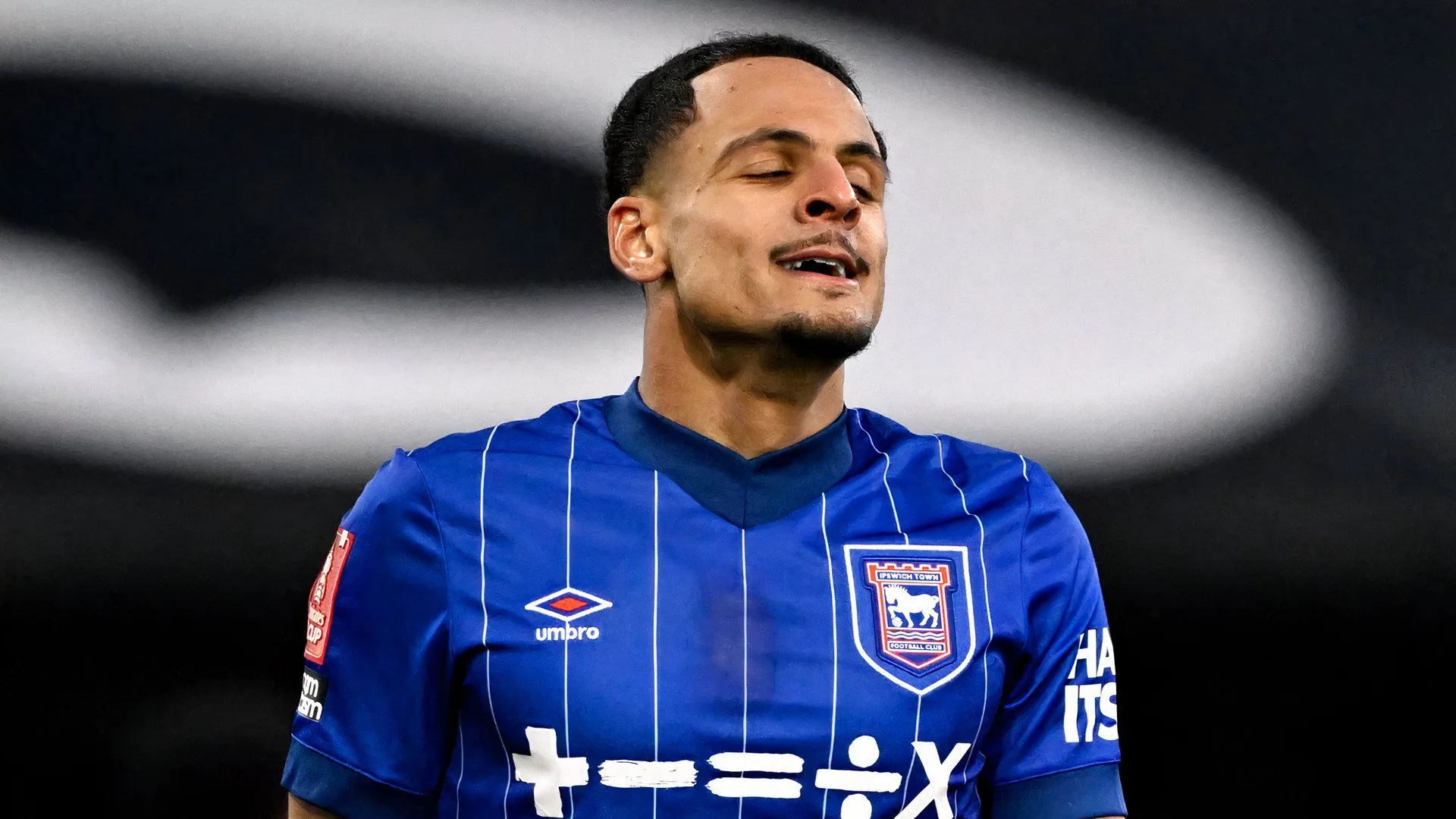 Ali Al-Hamadi chưa kịp ra sân cho Luton Town vì chấn thương