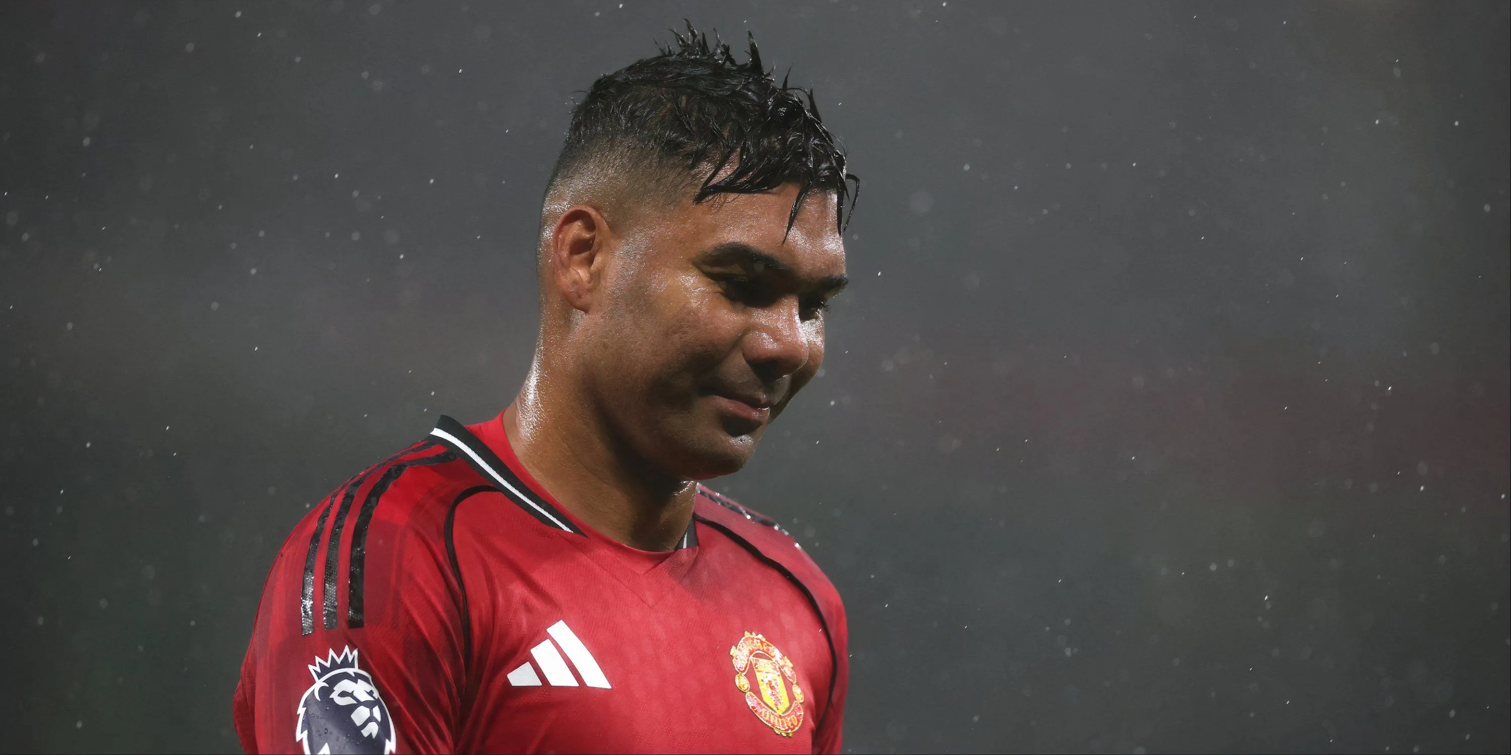 Casemiro trong một pha tấn công của Manchester United trước Chelsea