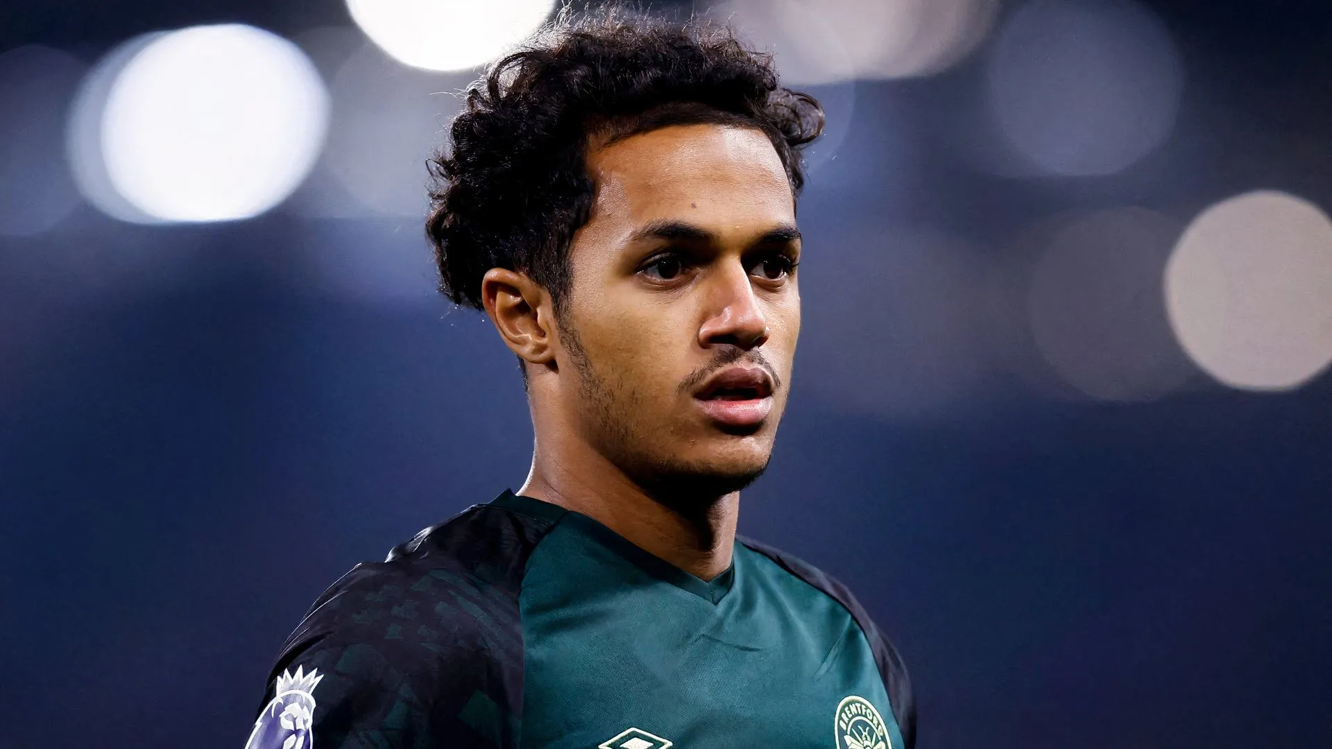 Fabio Carvalho chơi cho Brentford trong trận gặp Fulham tại Giải Ngoại Hạng Anh