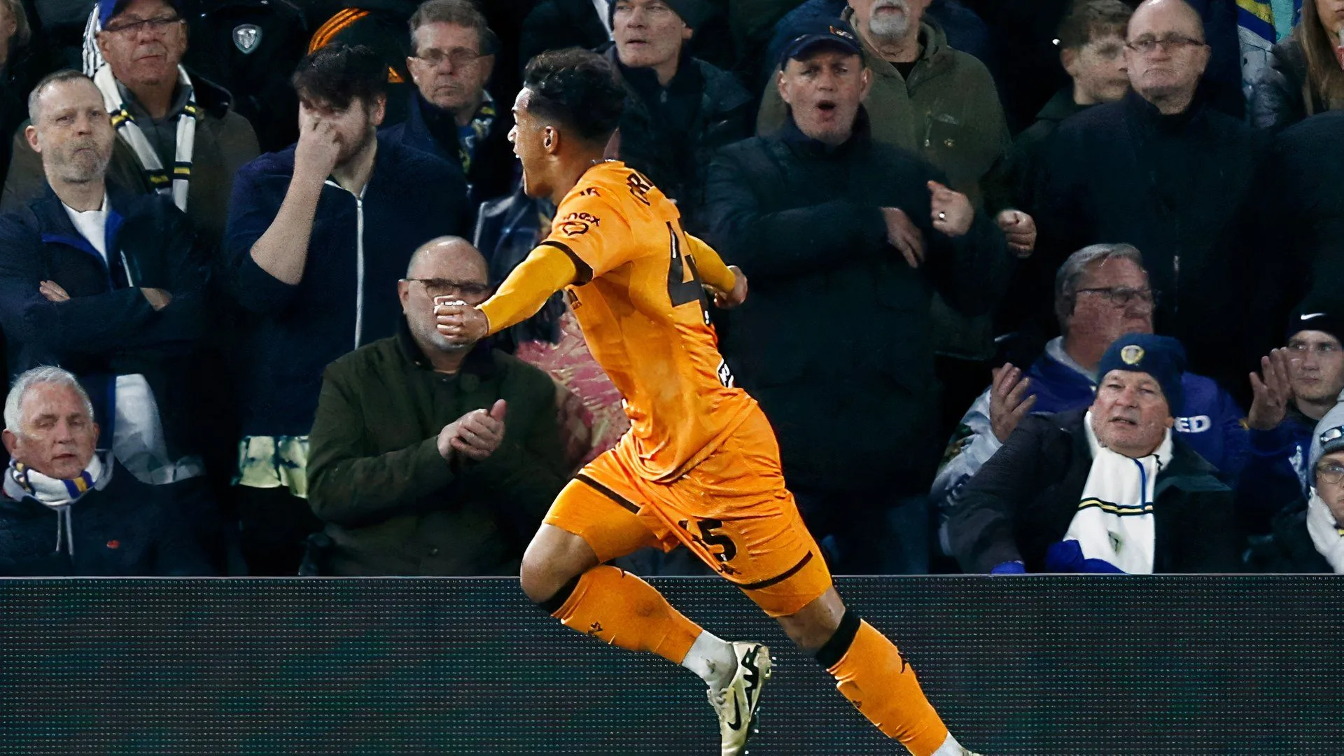 Fabio Carvalho ghi bàn cho Hull City trong trận đấu gặp Leeds United tại Giải Hạng Nhất Anh