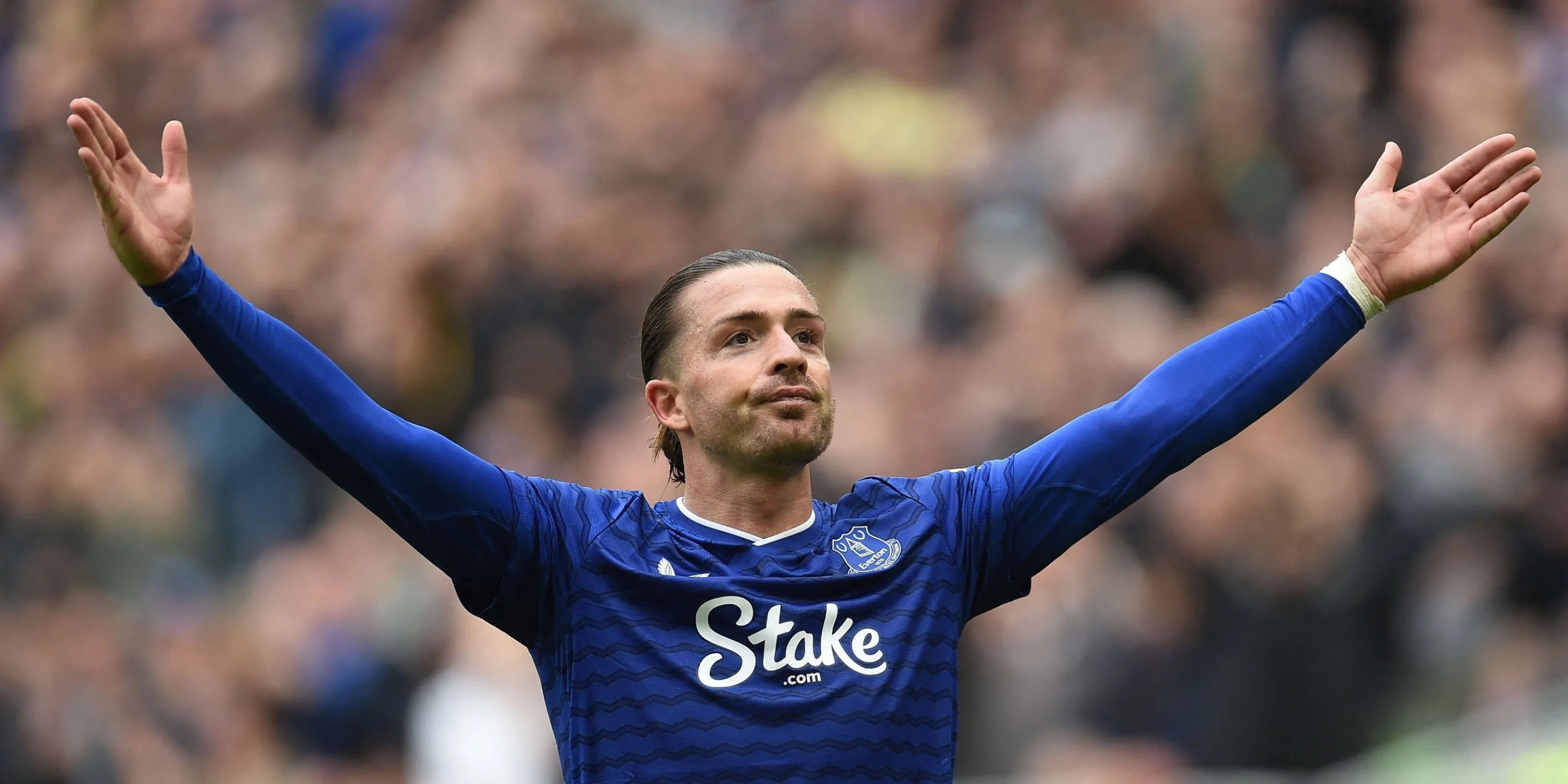 Jack Grealish trong màu áo Everton thi đấu tại sân Goodison Park