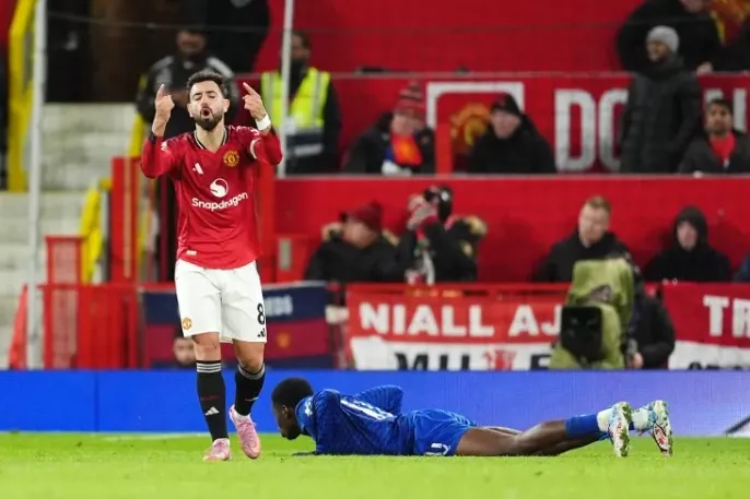 Man Utd thể hiện màn trình diễn bạc nhược tại Old Trafford