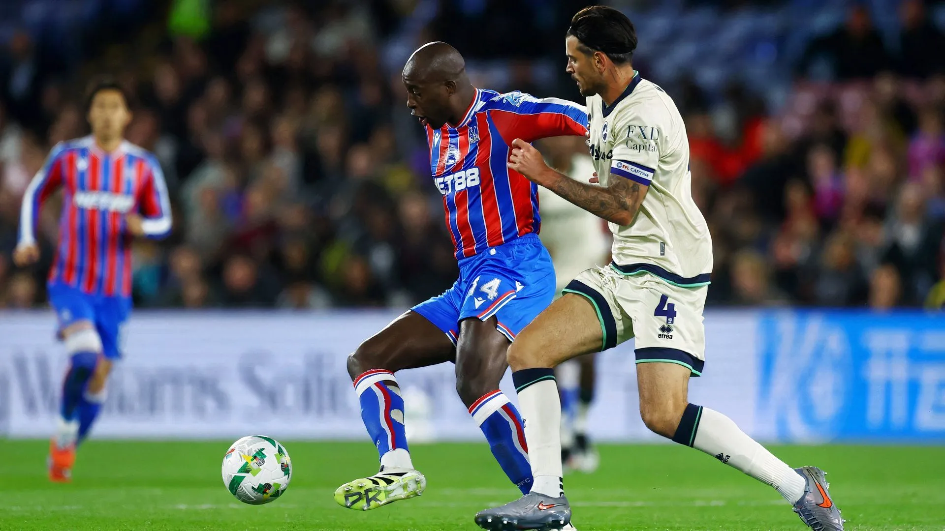 Tristan Crama trong trận đấu Millwall vs Crystal Palace