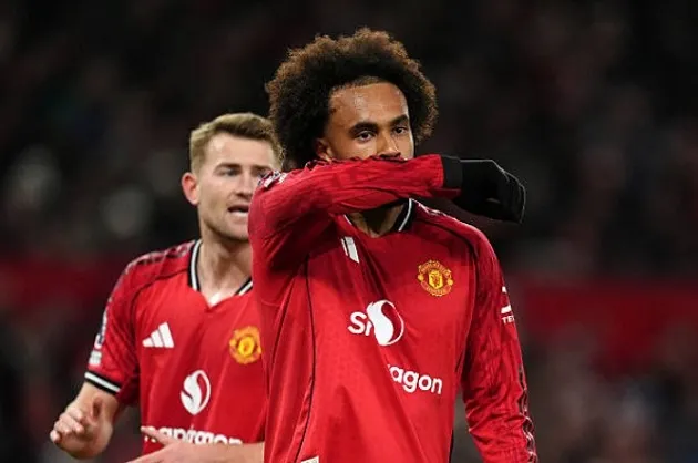 Zirkzee không thể ghi bàn dù có nhiều cơ hội